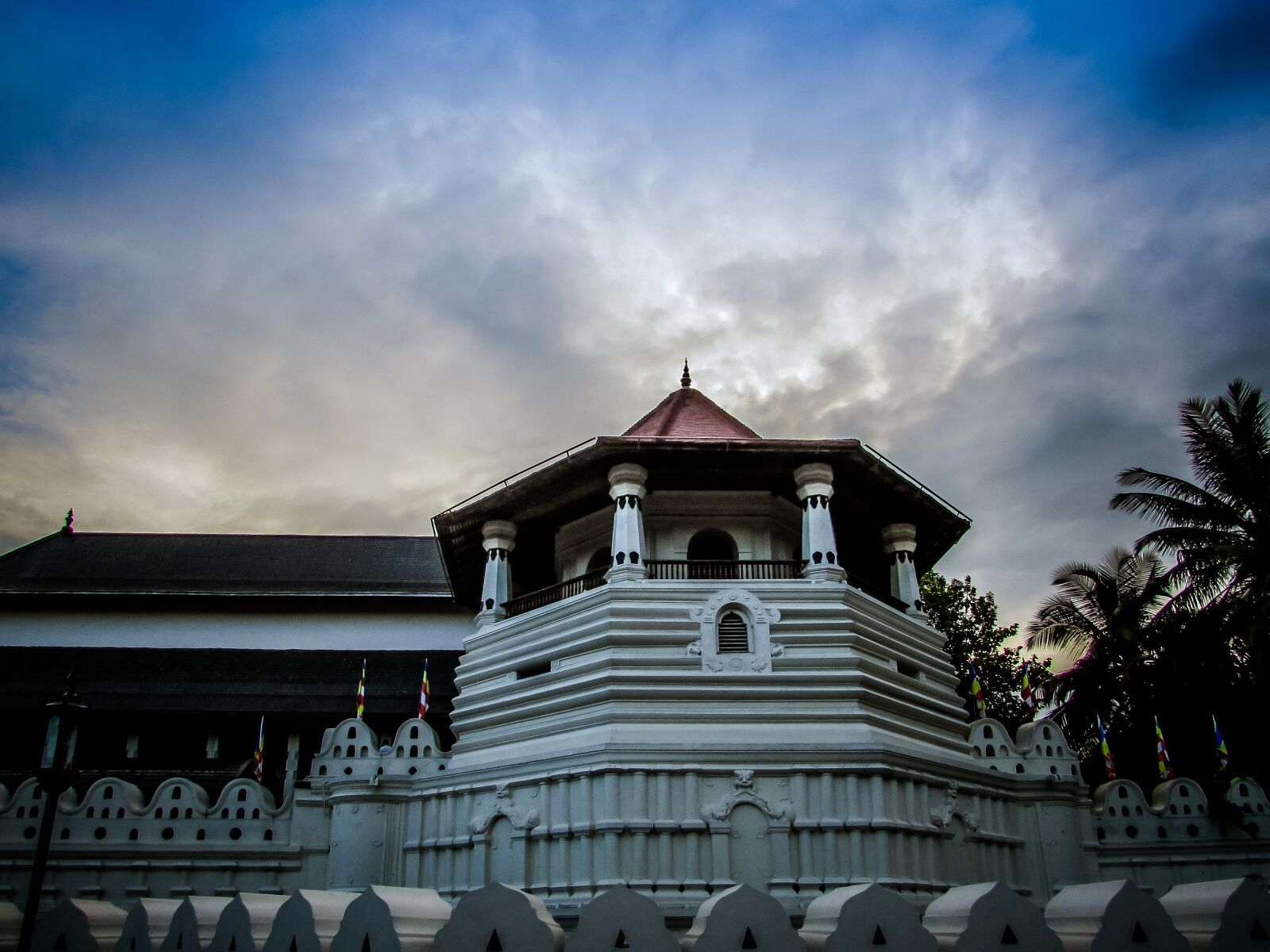 Canon PowerShot SX510 HS sample photo. Sri lanka, kandy, temple photography