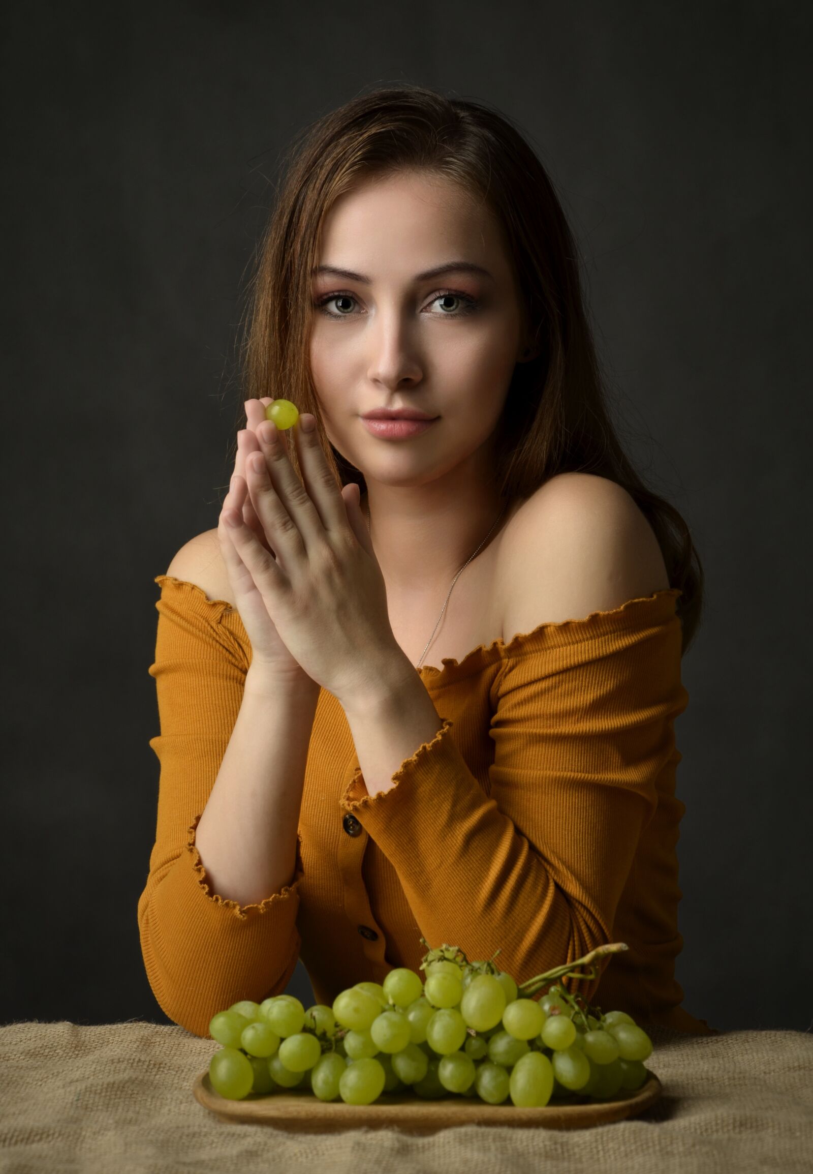 Nikon D7000 sample photo. Girl, grapes, beauty photography