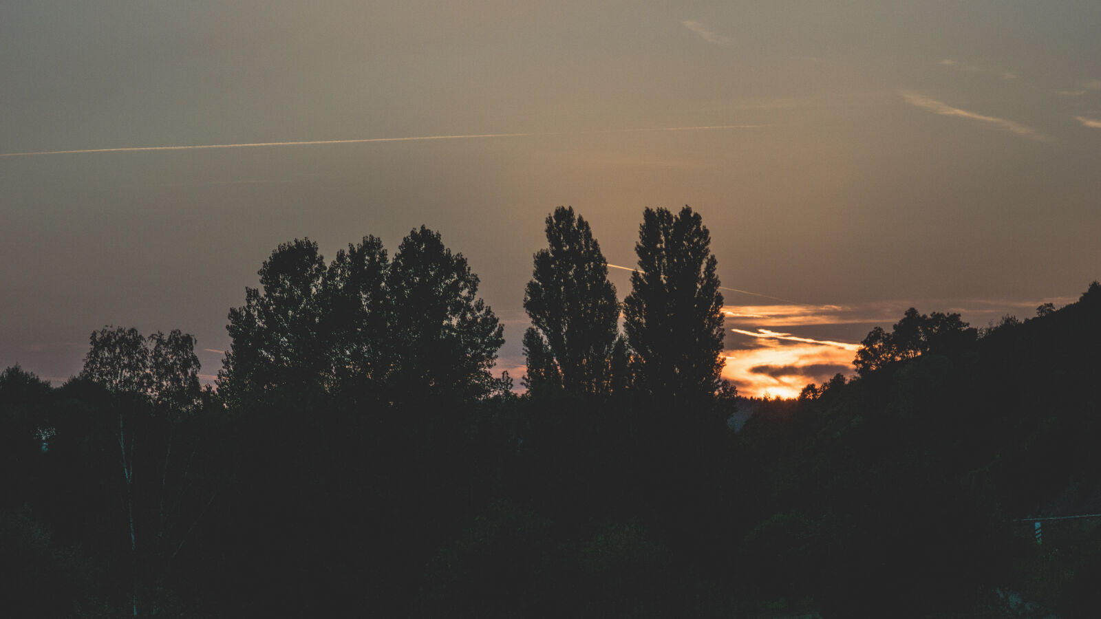 24-70mm F2.8-2.8 SSM sample photo. Afterglow, backlit, clouds, dark photography