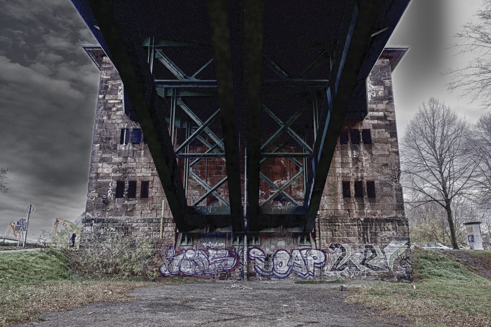 Fujifilm X-T3 + Fujifilm XF 16mm F1.4 R WR sample photo. Gloomy, bridge, cologne photography