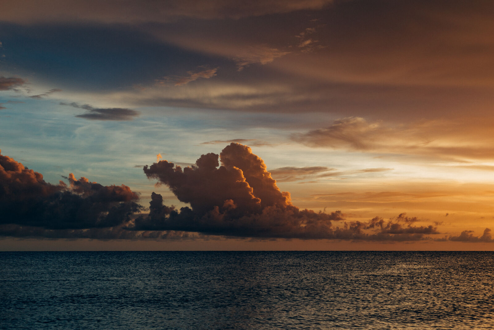 Canon EOS 6D + Canon EF 50mm F1.8 STM sample photo. Backlit, beach, clouds, dawn photography