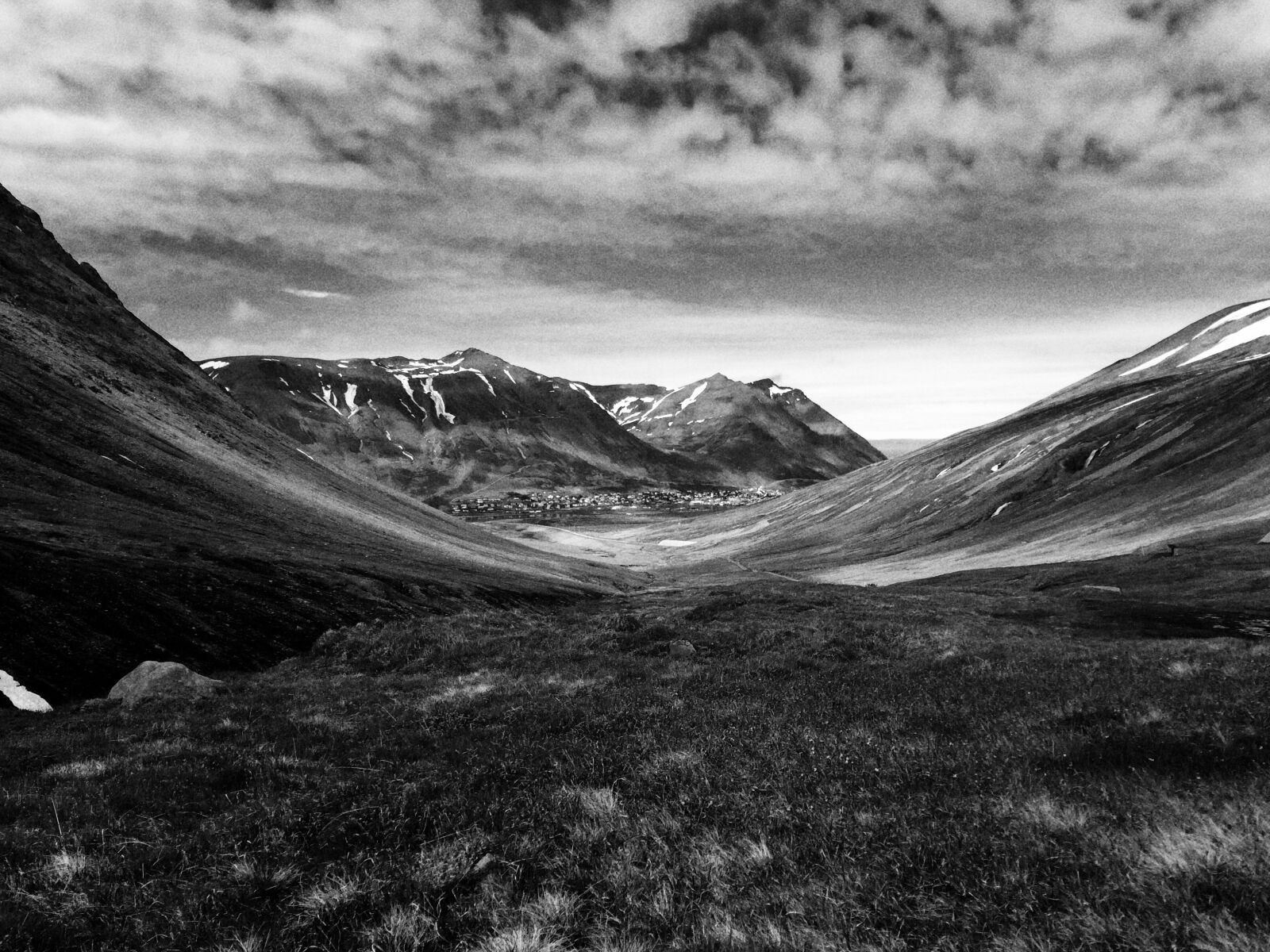 iPhone 5s back camera 4.15mm f/2.2 sample photo. Iceland, hiking, highlands photography
