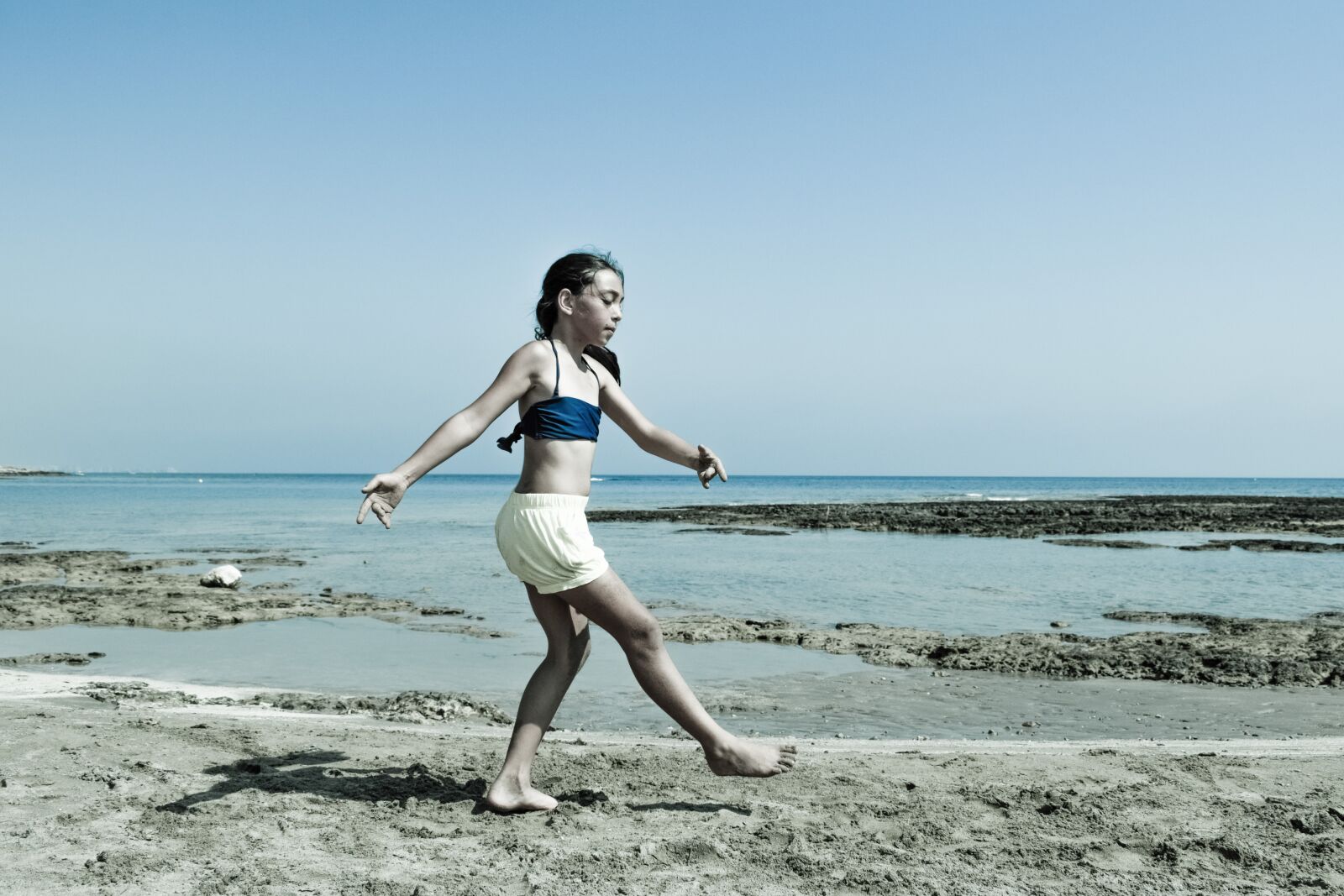 Nikon D3300 sample photo. Girl, dancing, beach photography