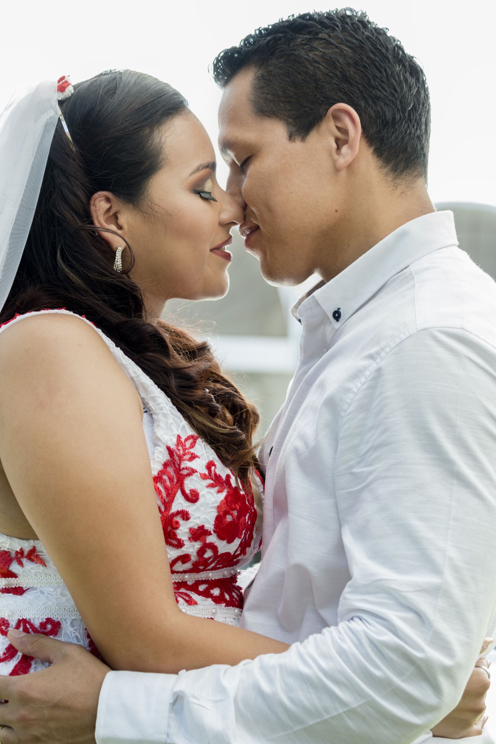 Canon EOS 70D + Canon EF 70-300mm F4-5.6 IS USM sample photo. Grooms, kiss, couple photography