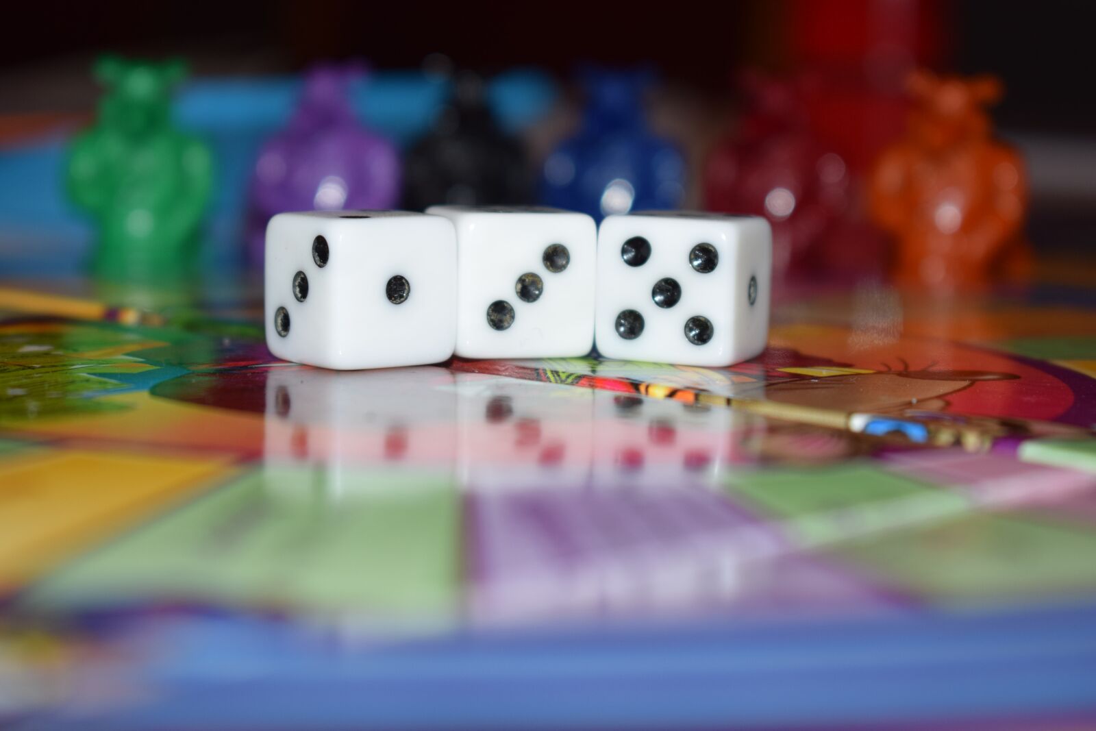 Nikon D5300 sample photo. Cube, game, financial intelligence photography