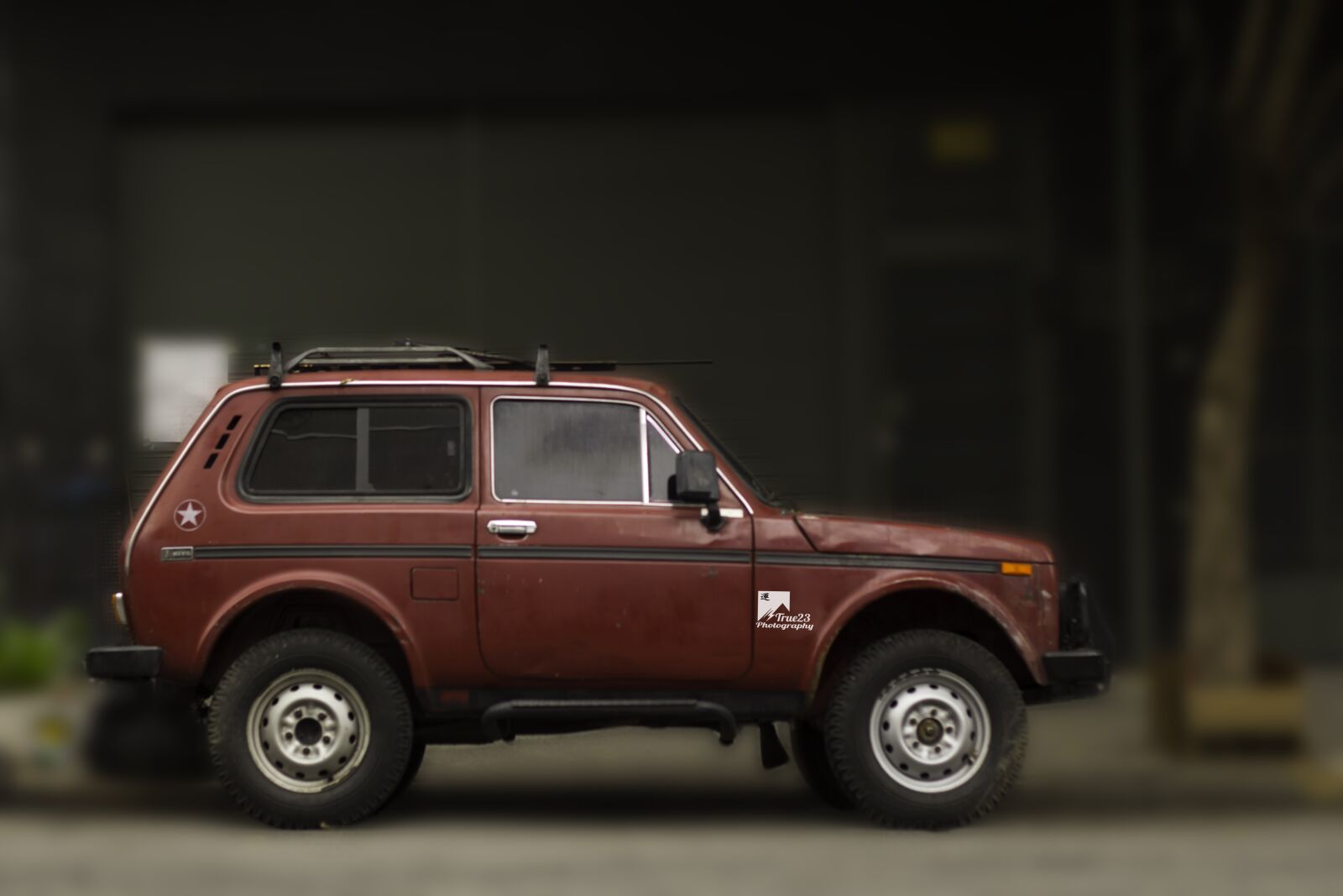 Canon EOS 60D + Canon EF 50mm F1.8 II sample photo. Automobile, vehicle, truck photography