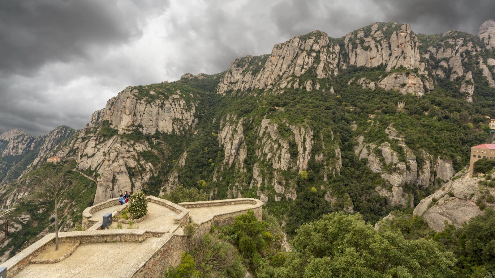 Canon EF 17-40mm F4L USM sample photo. Barcelona, mountains, montserrat photography
