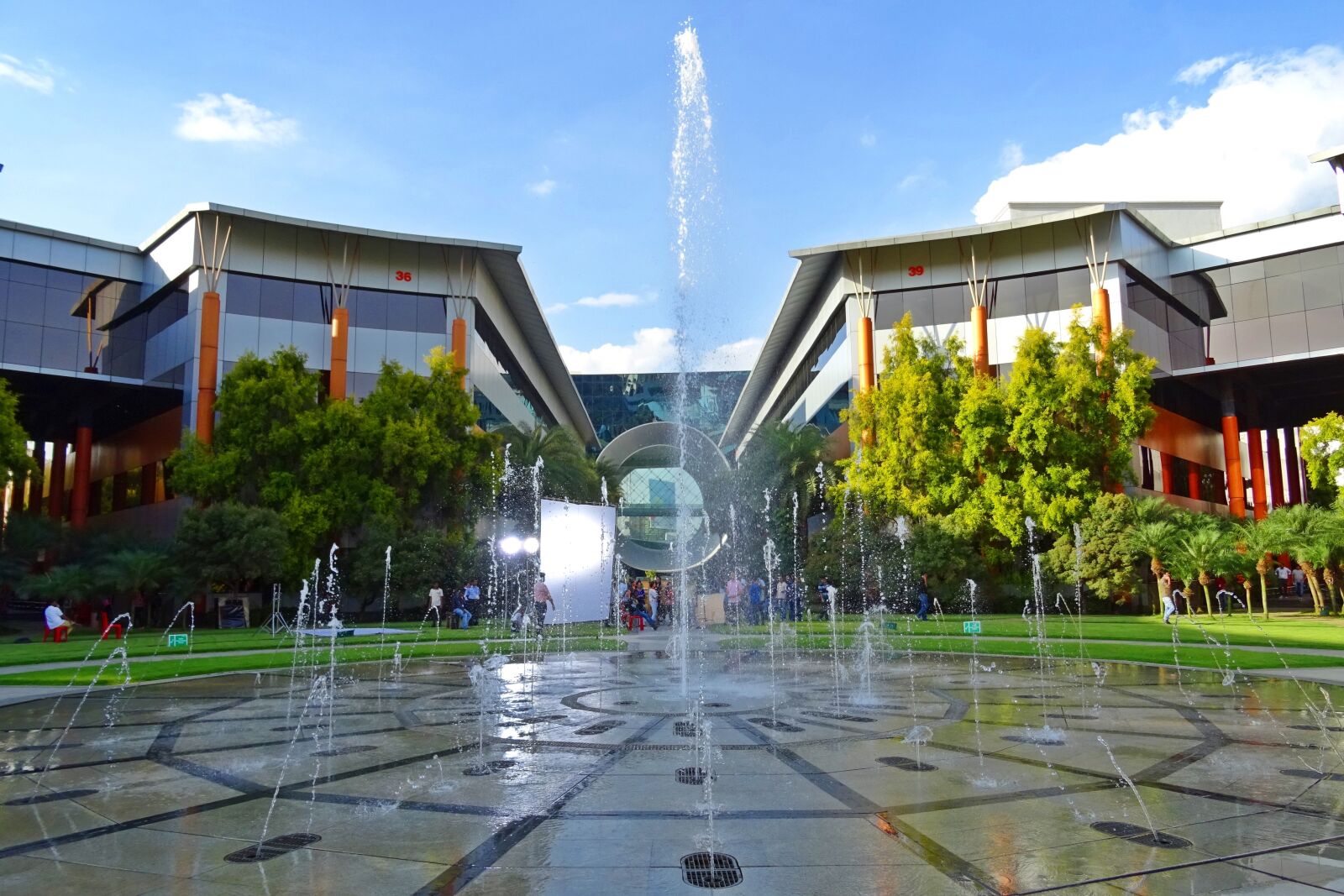 Sony DSC-HX60V sample photo. Building, architecture, fountain photography
