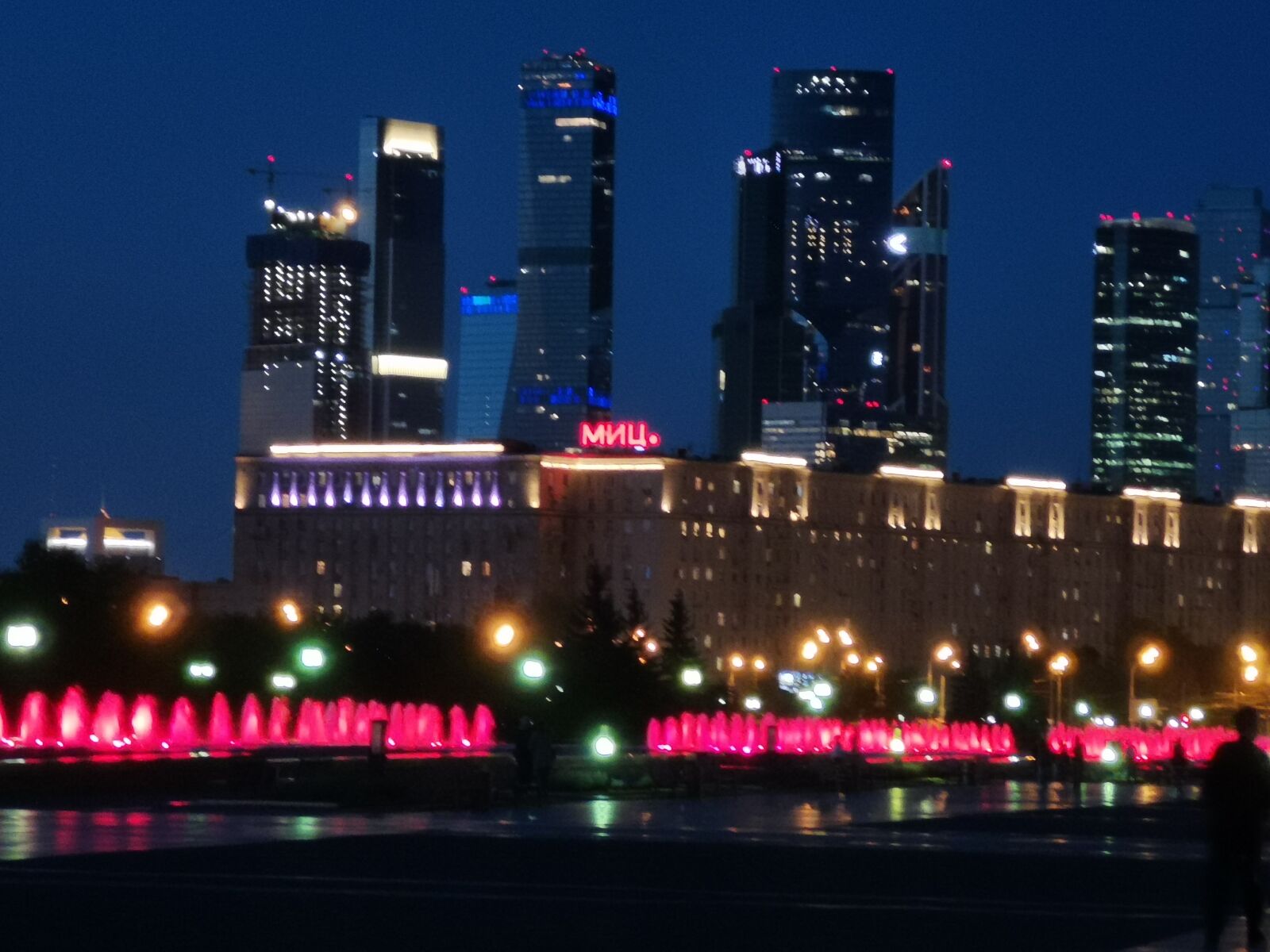 HUAWEI P30 sample photo. Gum, moscow, night photography