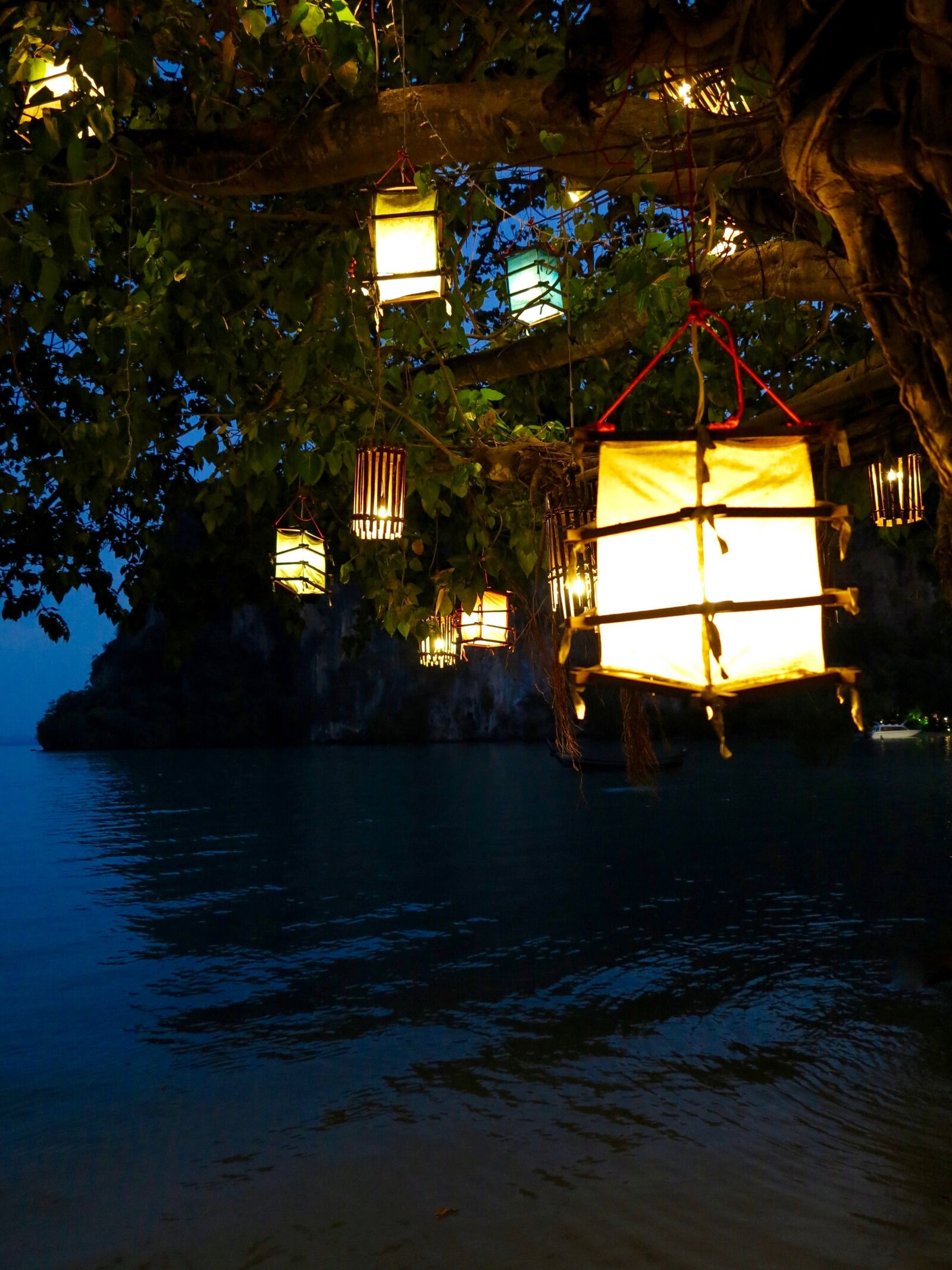 Canon PowerShot G1 X sample photo. Lantern, light, lamp photography