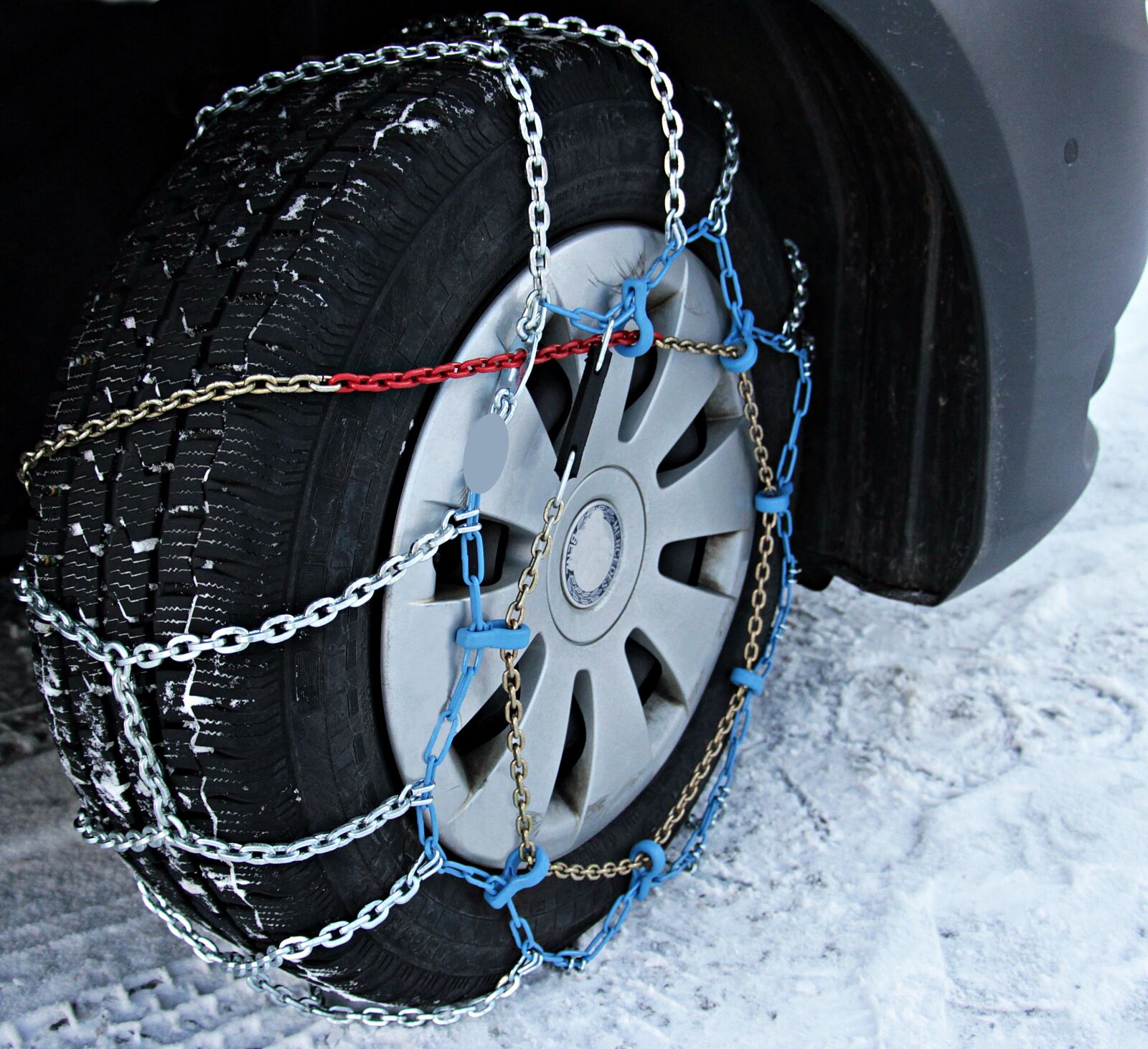 Canon EOS 100D (EOS Rebel SL1 / EOS Kiss X7) sample photo. Snow chains, winter, snow photography