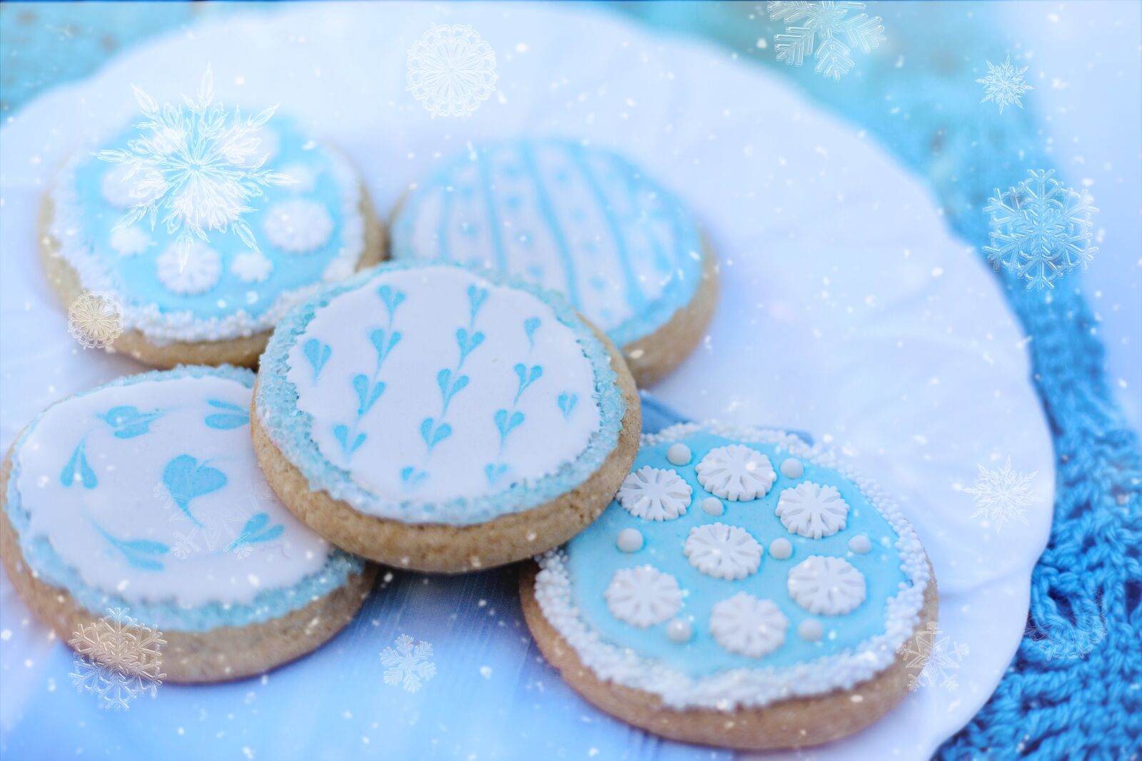 Canon EF 50mm F1.4 USM sample photo. Snowflake cookies, winter, cold photography