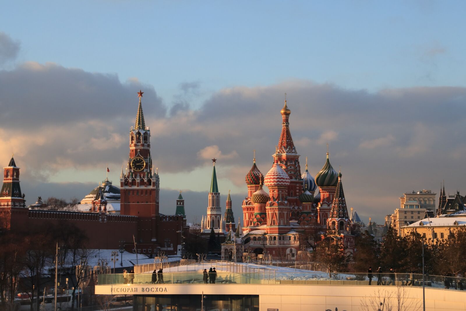 Canon EOS 77D (EOS 9000D / EOS 770D) sample photo. Moscow, sunset, river photography