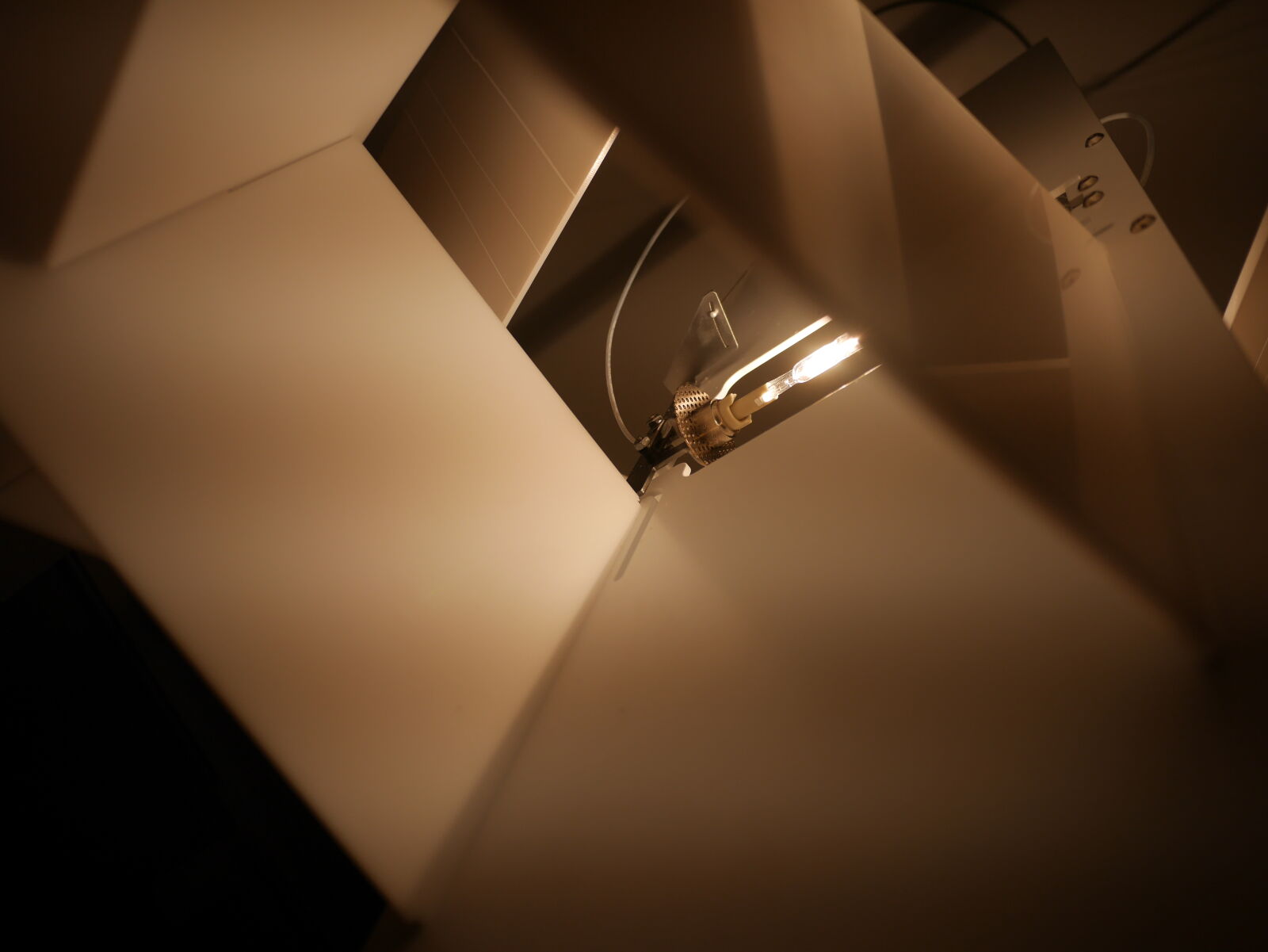 Panasonic Lumix DMC-GM5 sample photo. Light at the ceiling photography