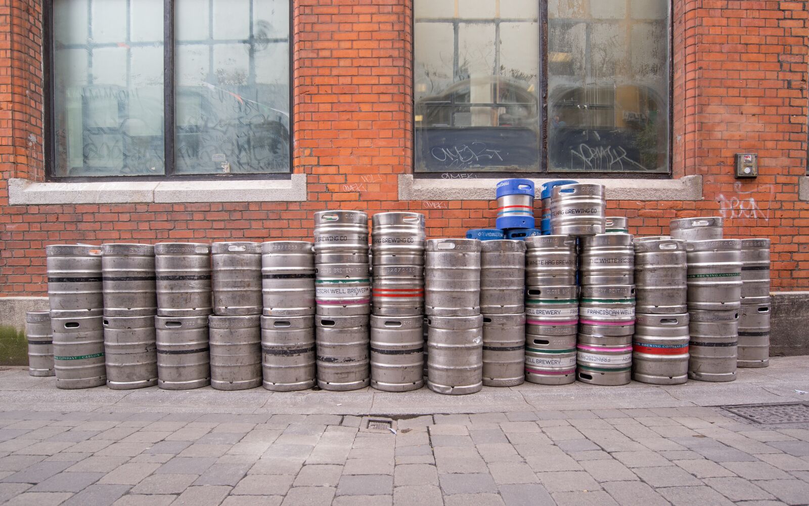 Nikon D610 sample photo. Beer, barrels, pub photography