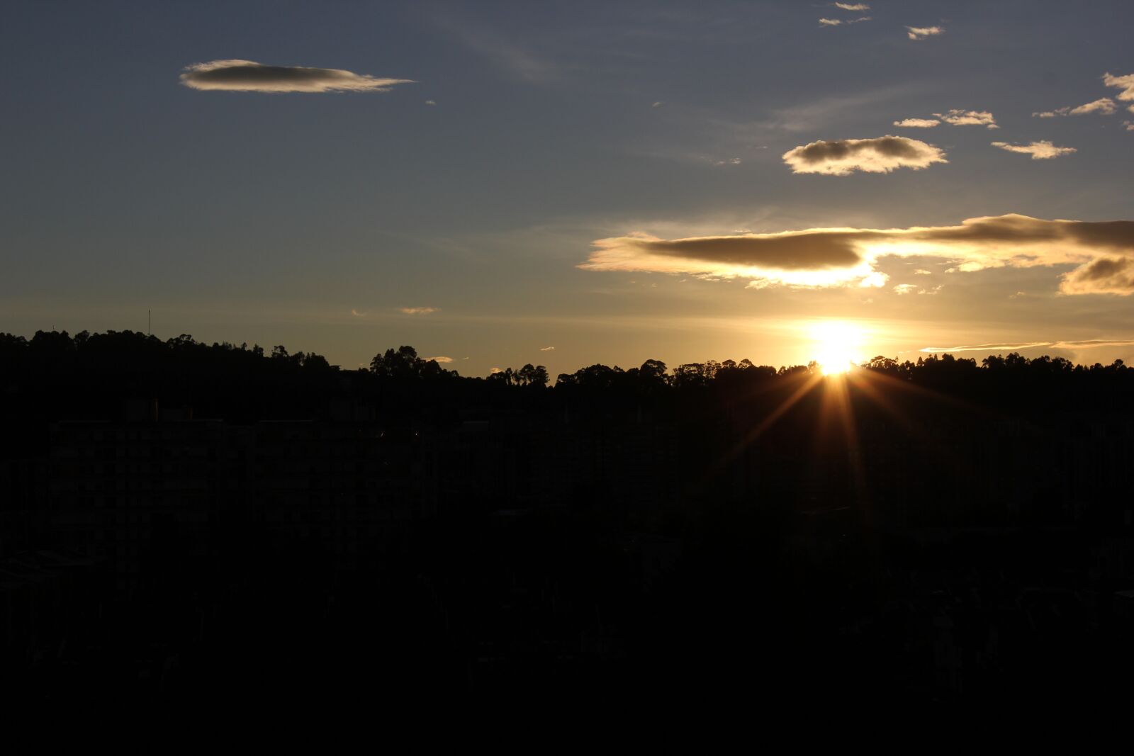 Canon EOS 550D (EOS Rebel T2i / EOS Kiss X4) sample photo. Sunset, bogota, bogotá photography