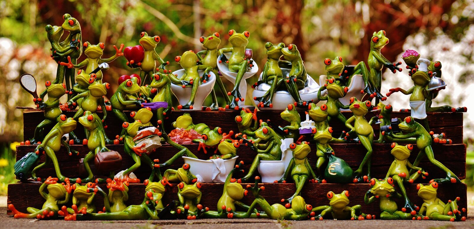 Nikon D3200 sample photo. Frogs, many, frog assembly photography