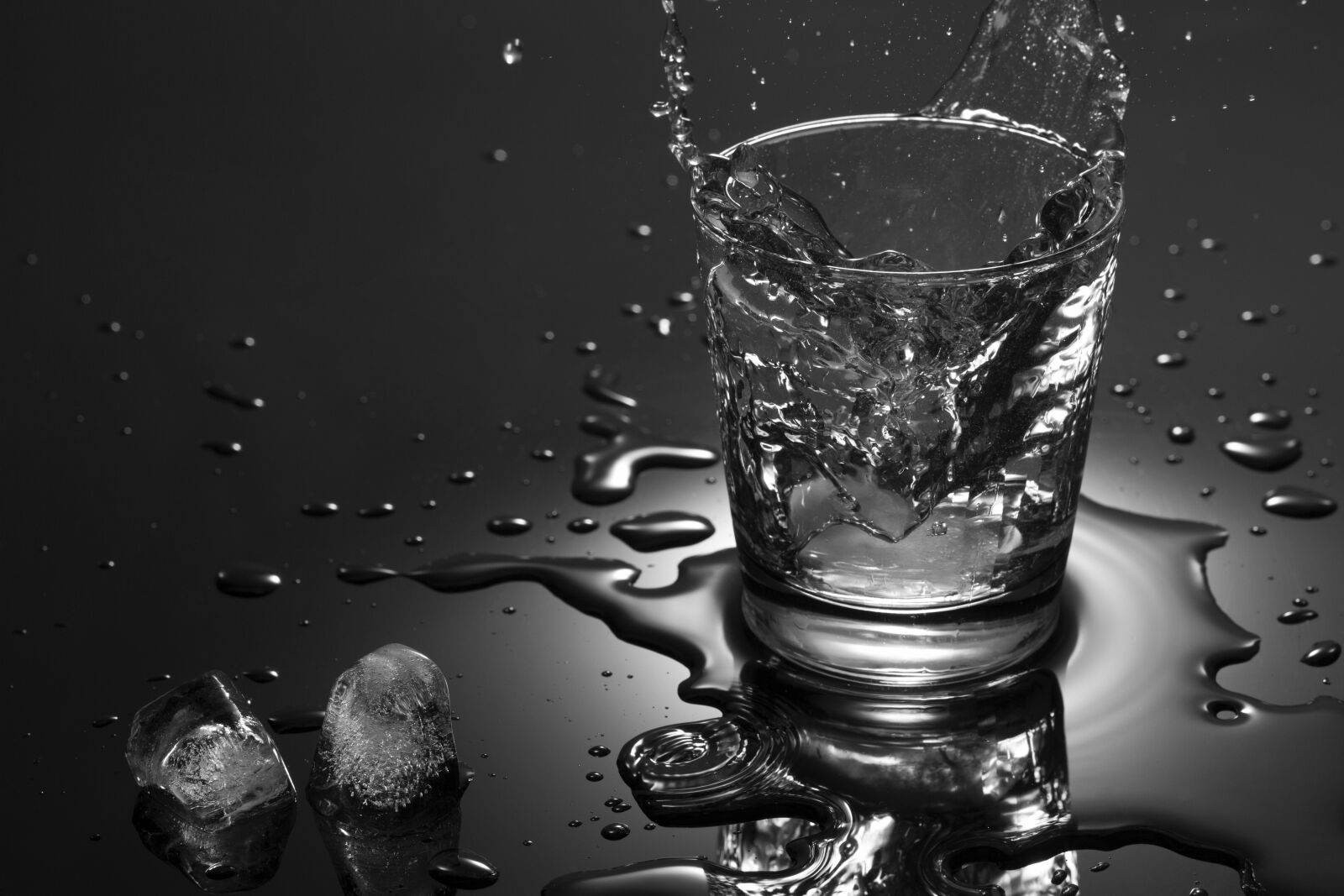 Canon EOS 7D + Canon EF 50mm F1.4 USM sample photo. Glass, water, splash photography