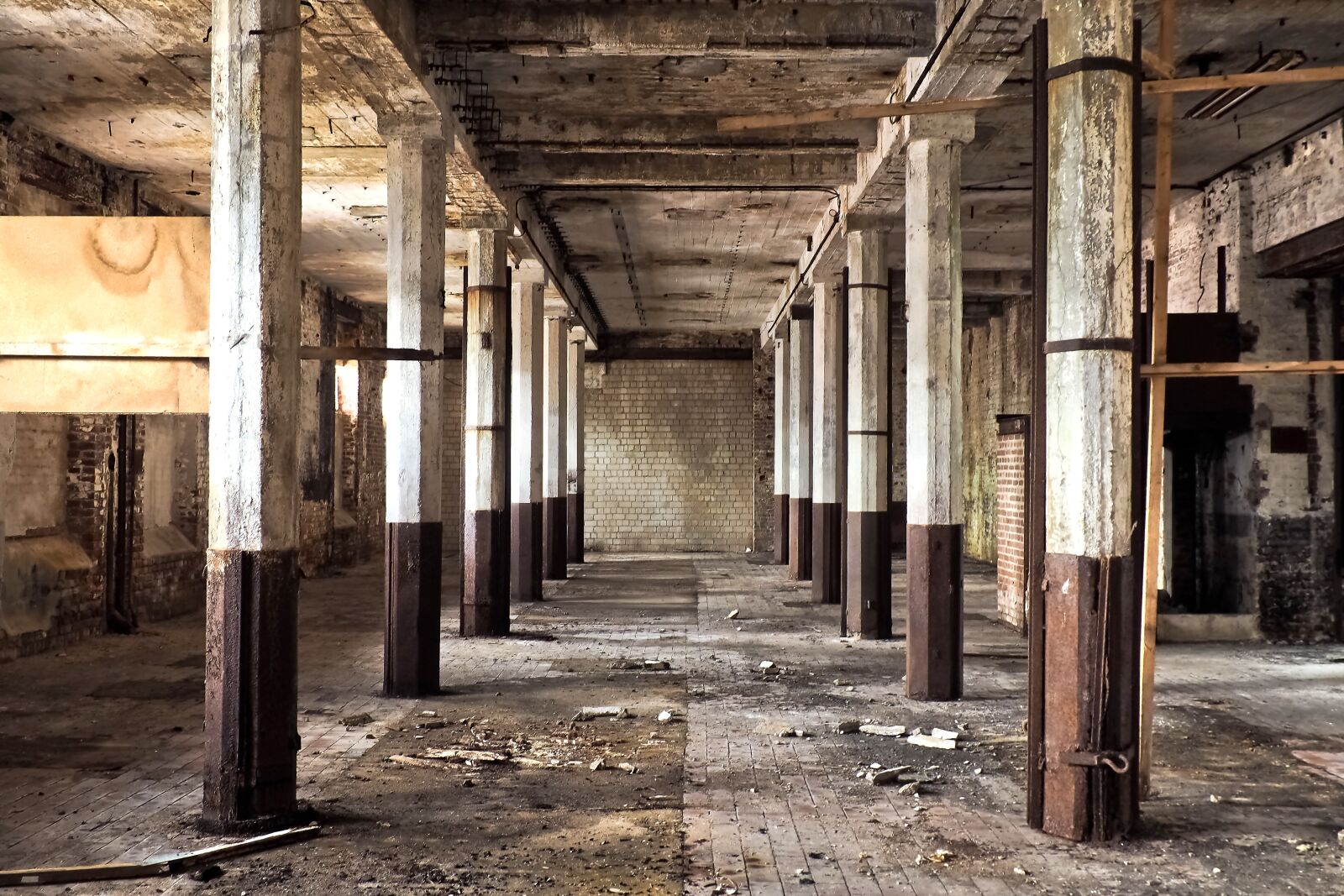 Olympus OM-D E-M10 sample photo. Lost places, rooms, abandoned photography