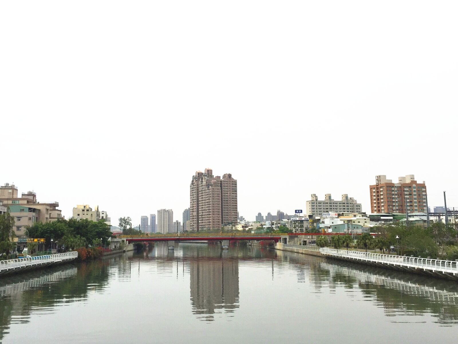 iPhone 6 Plus back camera 4.15mm f/2.2 sample photo. City, building, river photography
