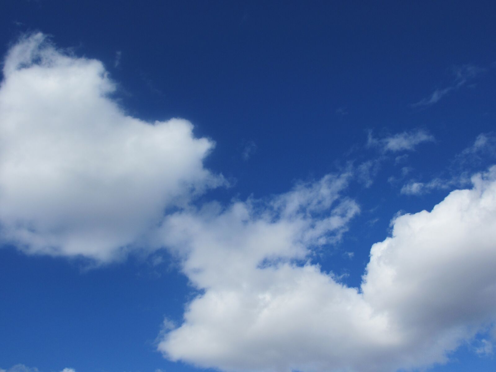 Canon PowerShot ELPH 310 HS (IXUS 230 HS / IXY 600F) sample photo. Blue sky, cloud, cloudy photography