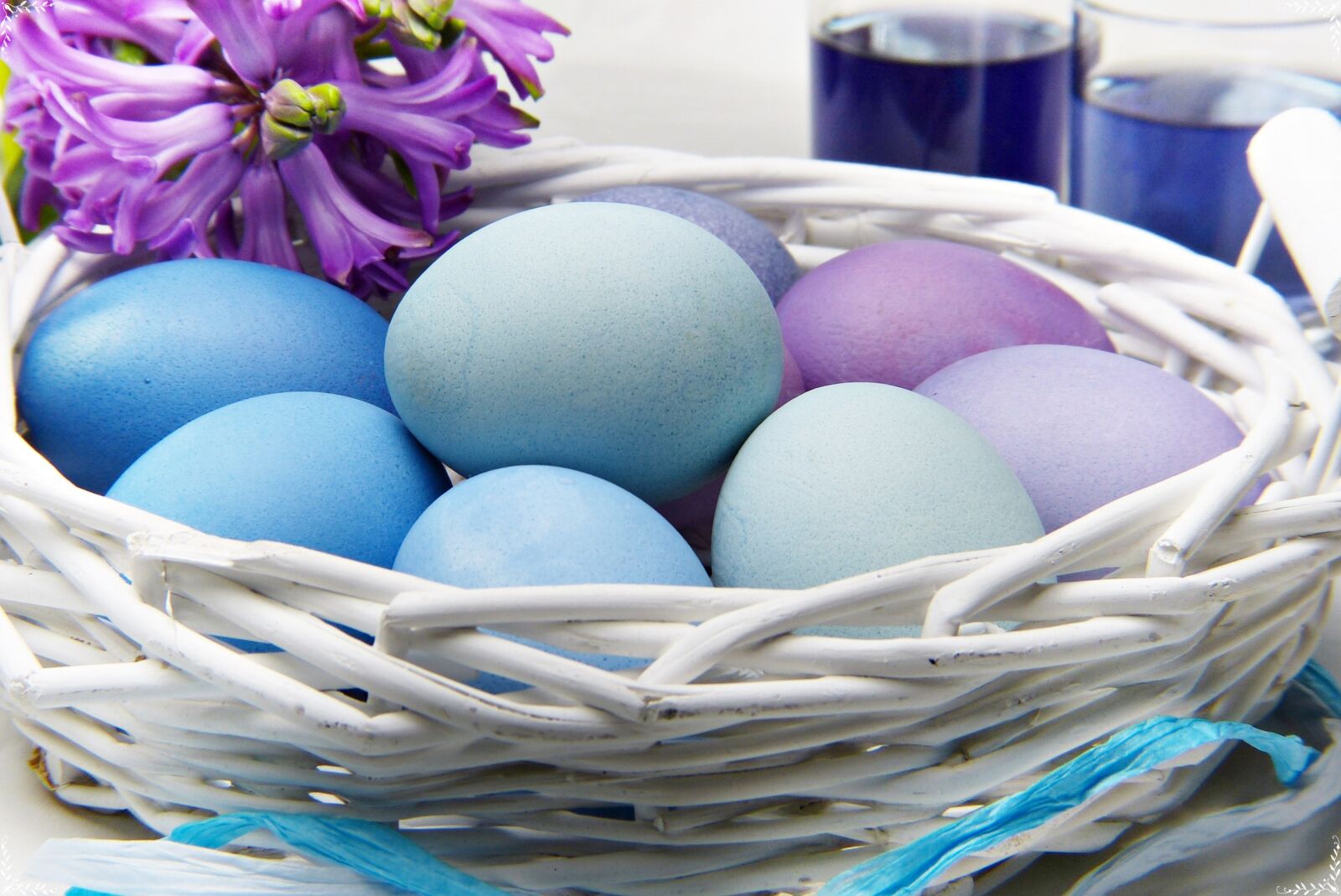 Panasonic Lumix DMC-FZ150 sample photo. Easter, egg, basket photography