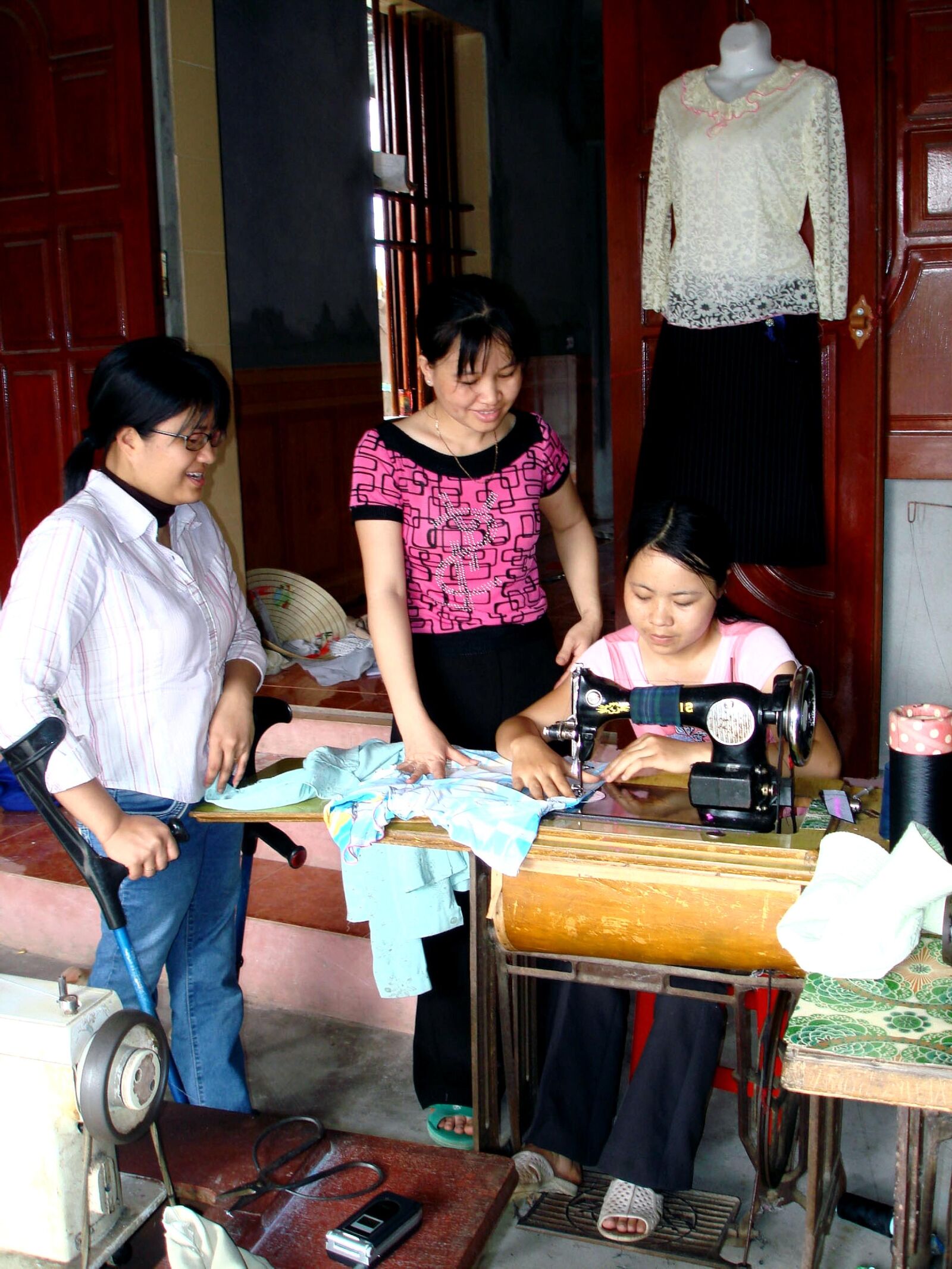 Sony DSC-W100 sample photo. Sewing, shop, owner, vietnam photography