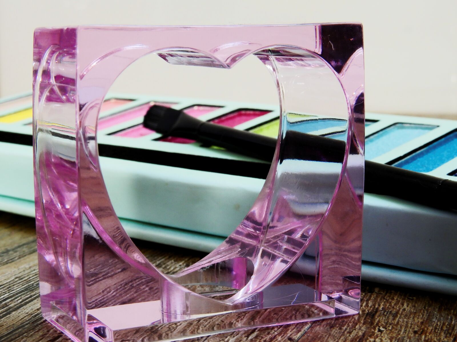 Nikon Coolpix P900 sample photo. Heart, love, cosmetics photography