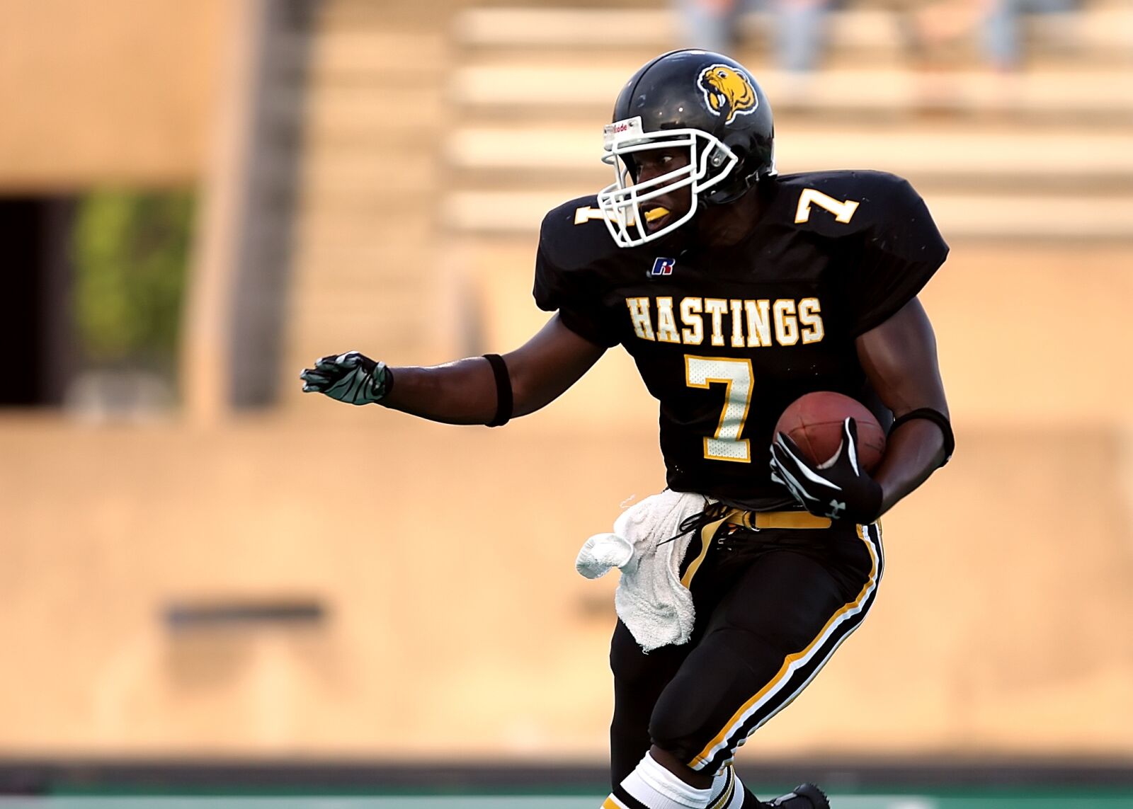 Canon EOS 20D sample photo. Football, running back, ball photography