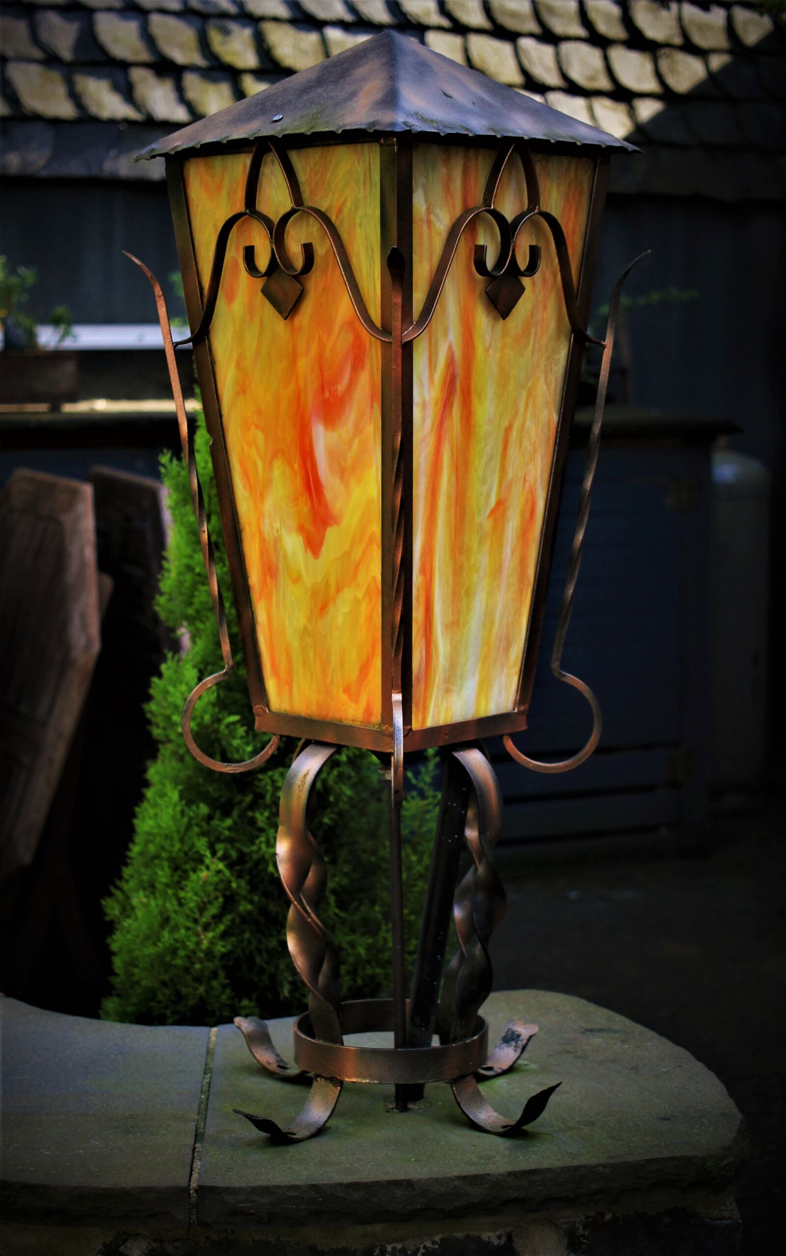 Canon EF-S 35mm F2.8 Macro IS STM sample photo. Lamp, lantern, light photography