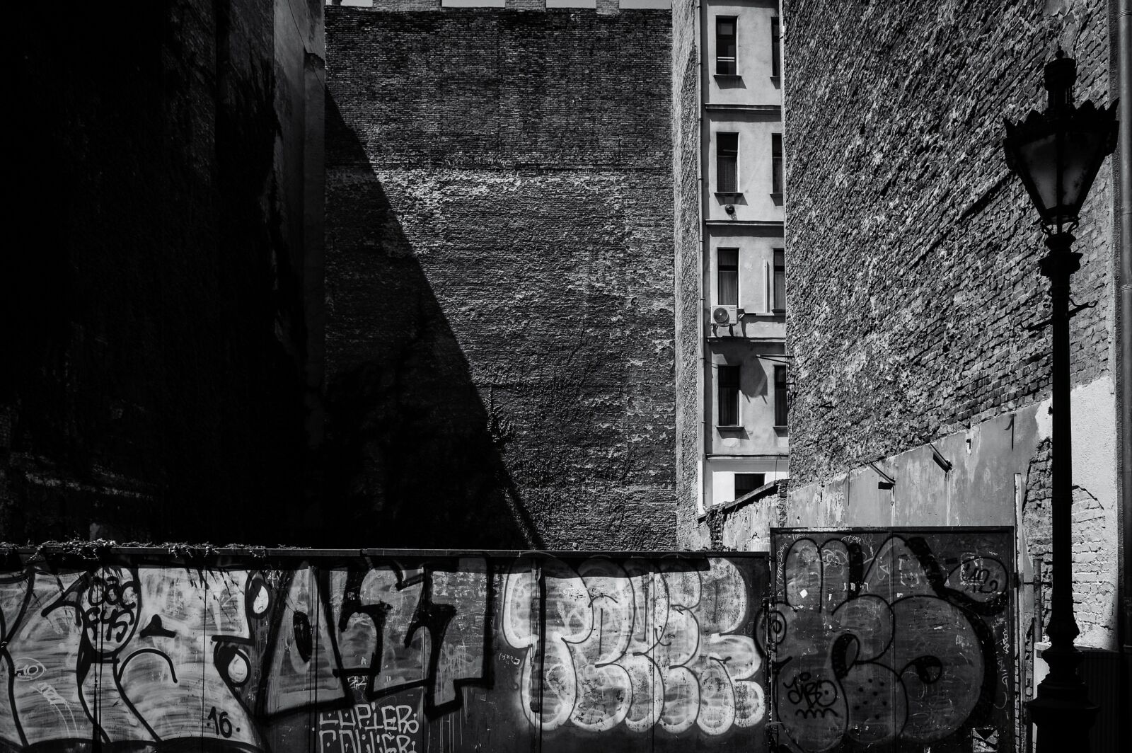 Nikon D3200 sample photo. Capital, graffiti, street photography