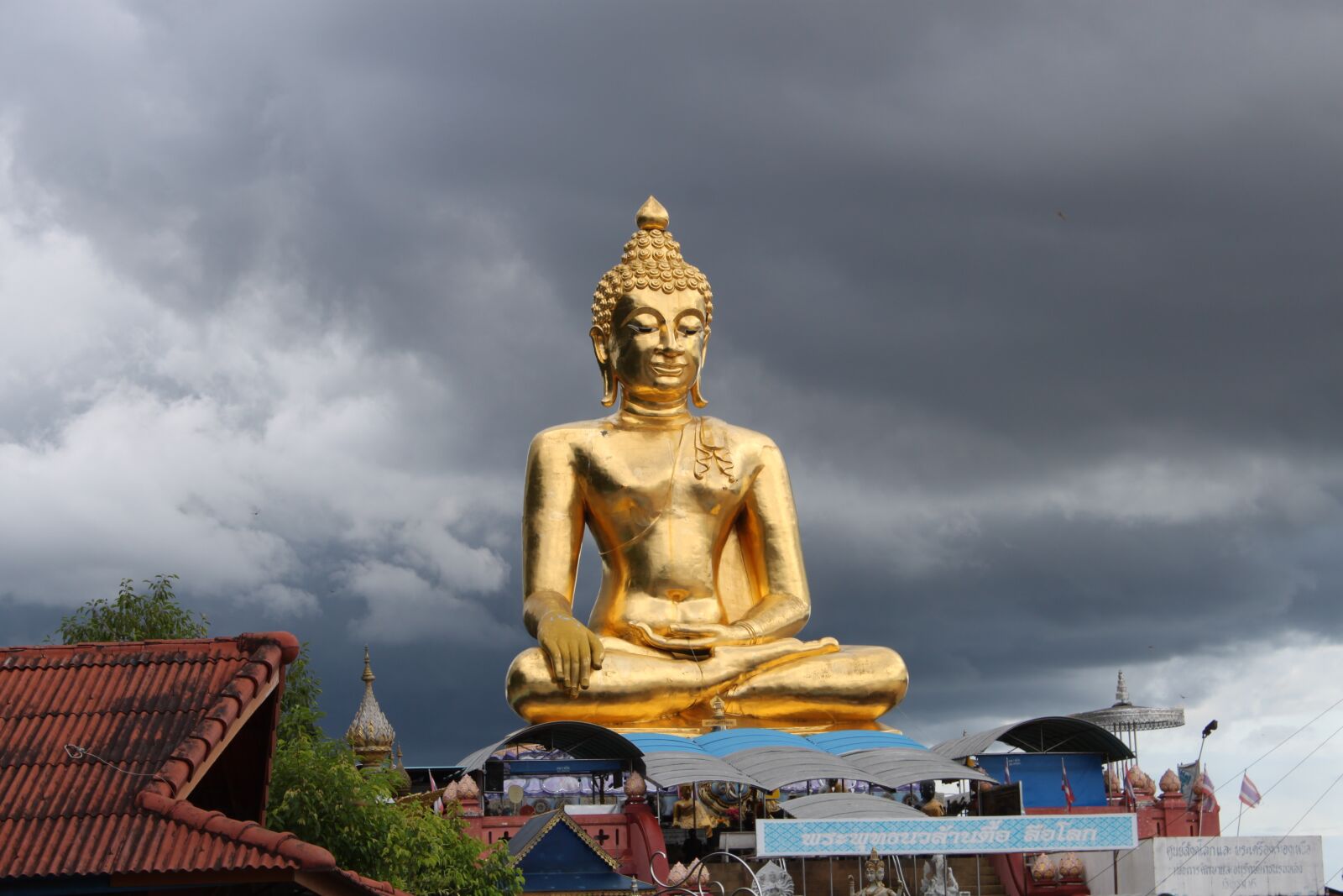 Canon EOS 500D (EOS Rebel T1i / EOS Kiss X3) sample photo. Buddha, golden triangle, gold photography
