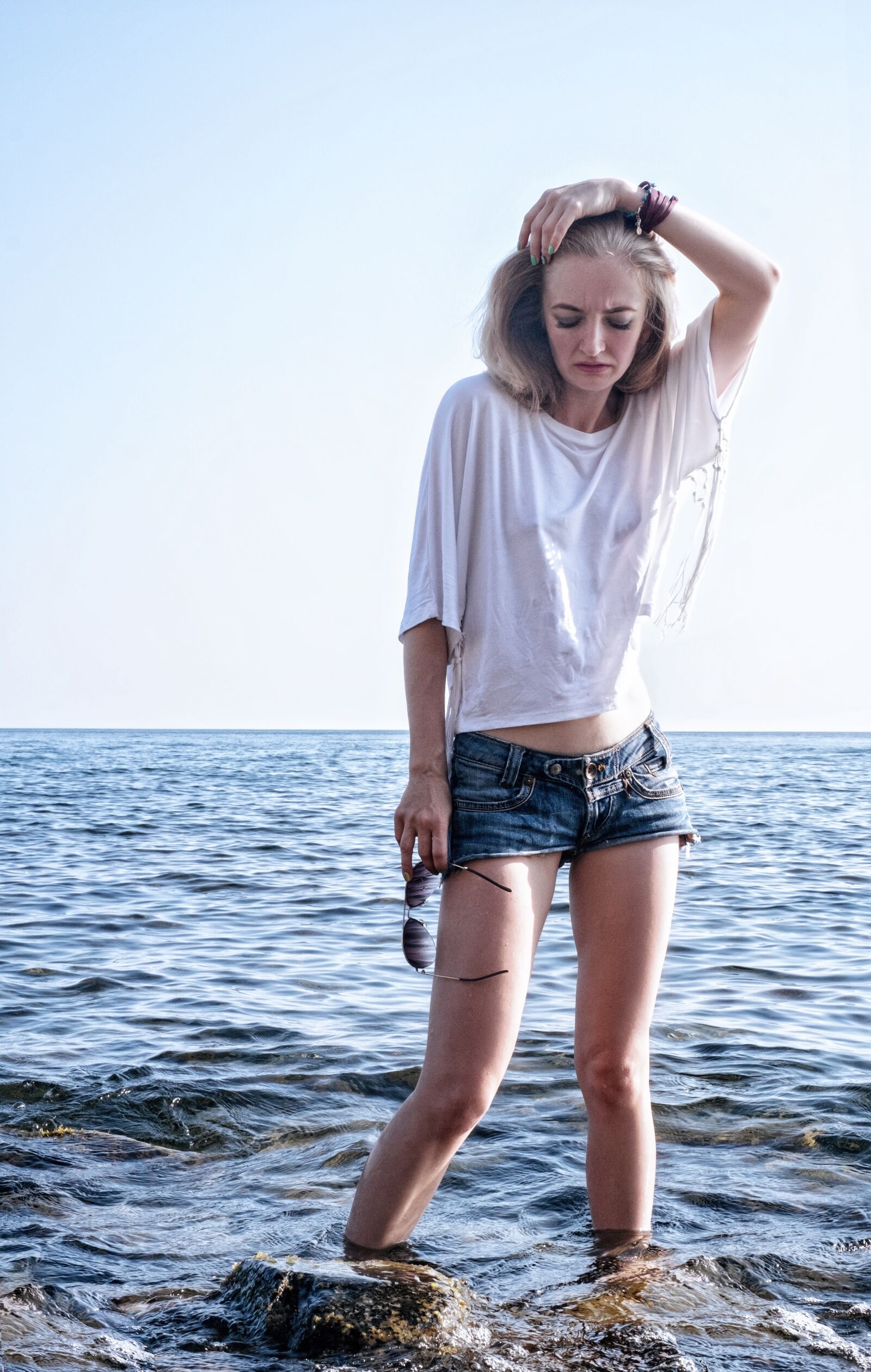Fujifilm X-E1 + Fujifilm XF 35mm F1.4 R sample photo. Girl, sea, black sea photography