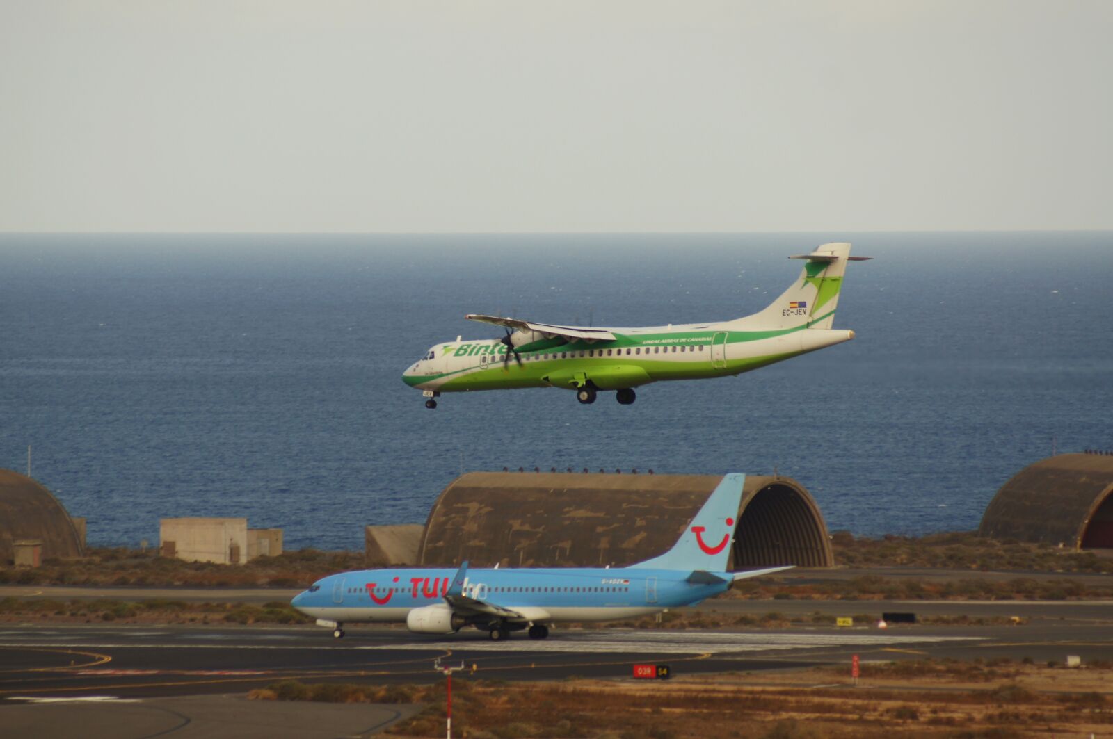 Sony SLT-A55 (SLT-A55V) sample photo. Airport, the, palmas photography
