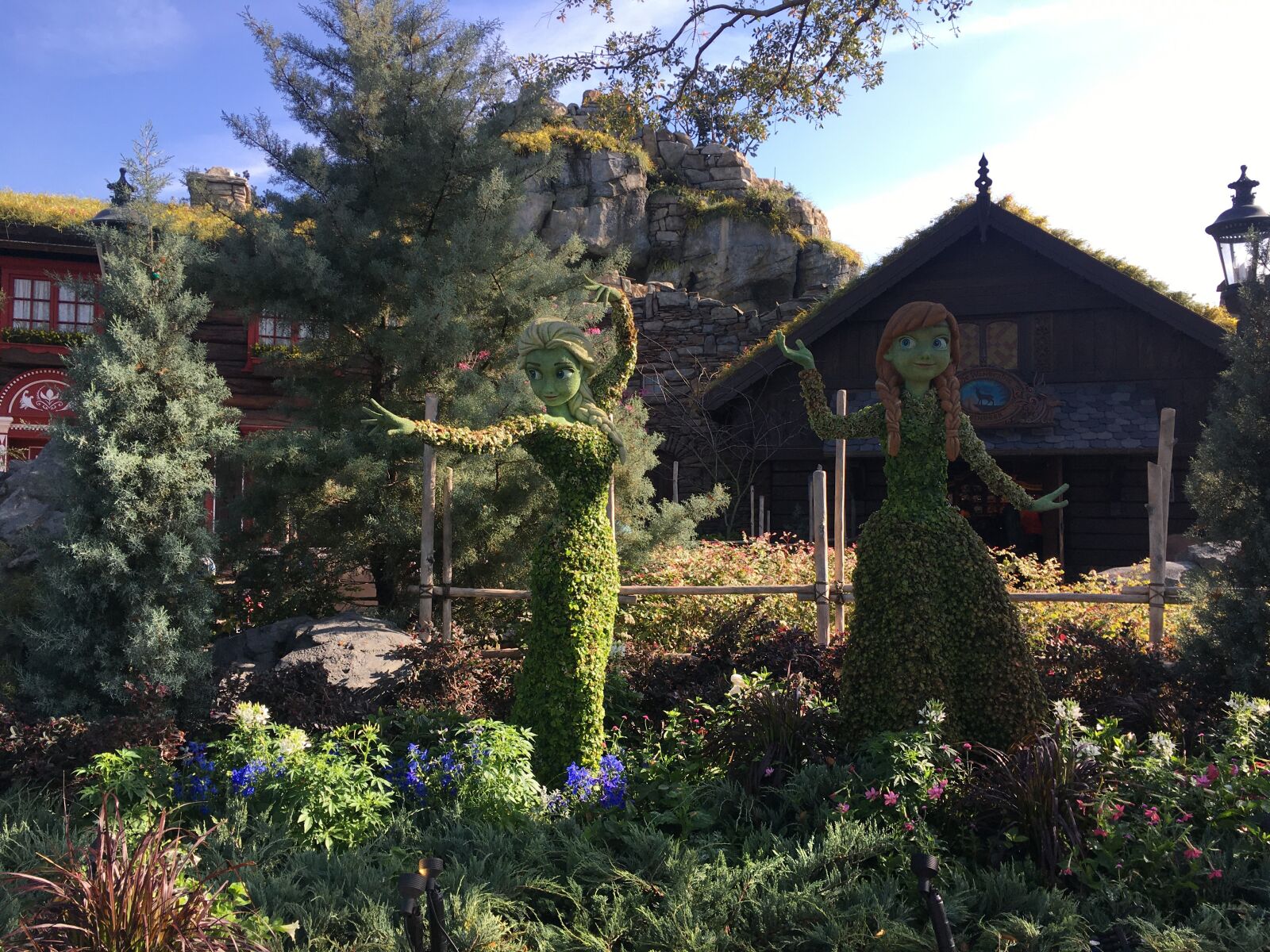 iPhone SE back camera 4.15mm f/2.2 sample photo. Green, princess, fantasy photography