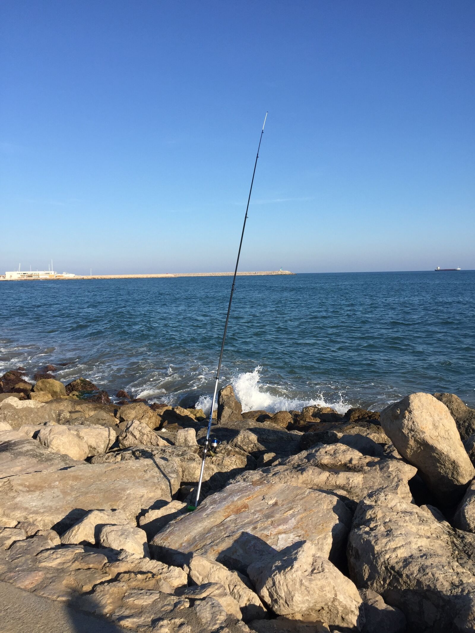 iPhone 6 Plus back camera 4.15mm f/2.2 sample photo. Costa, esperanza, mar, pesca photography