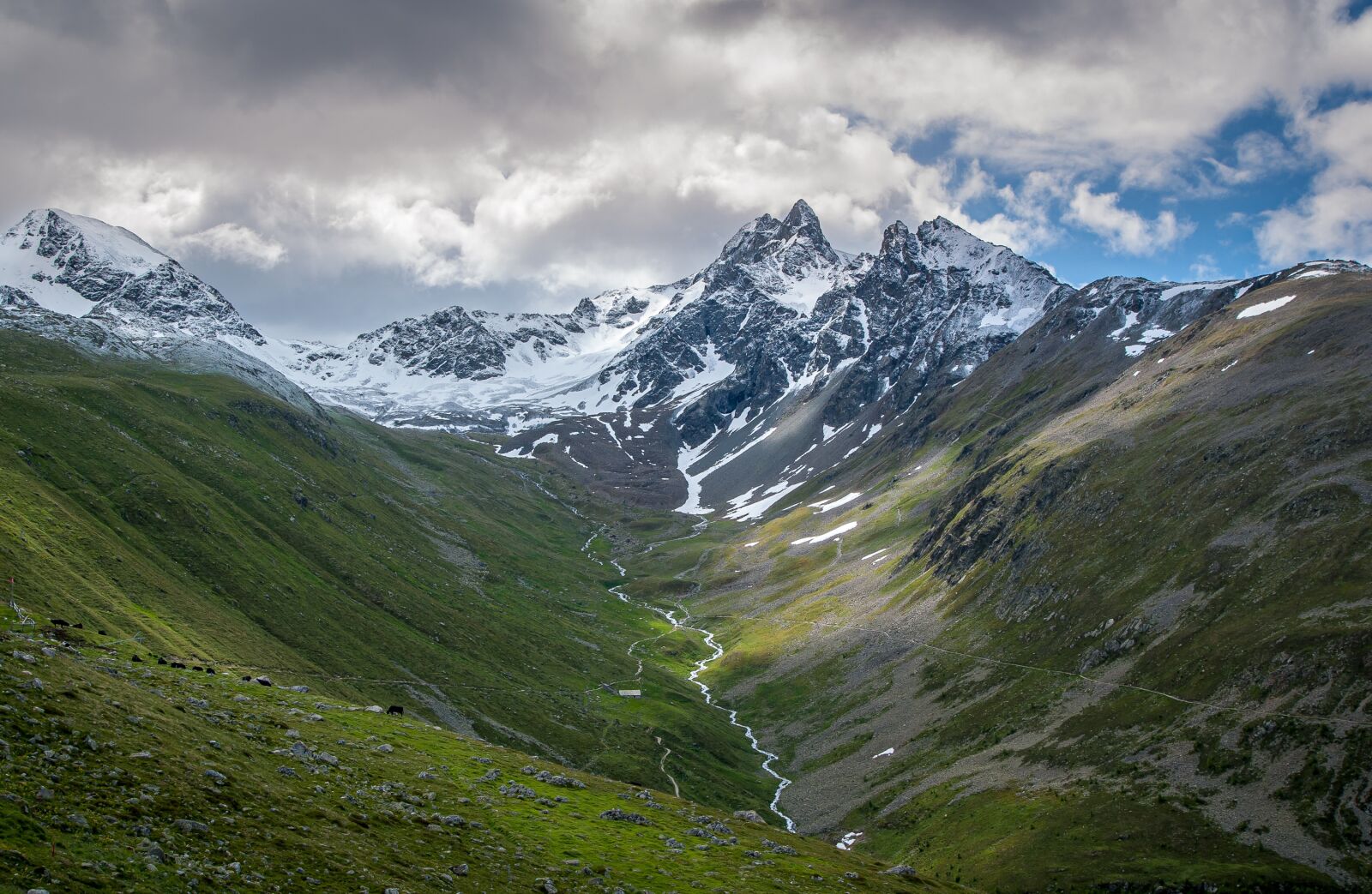 Sony Alpha DSLR-A100 sample photo. Mountains, summit, glacier photography