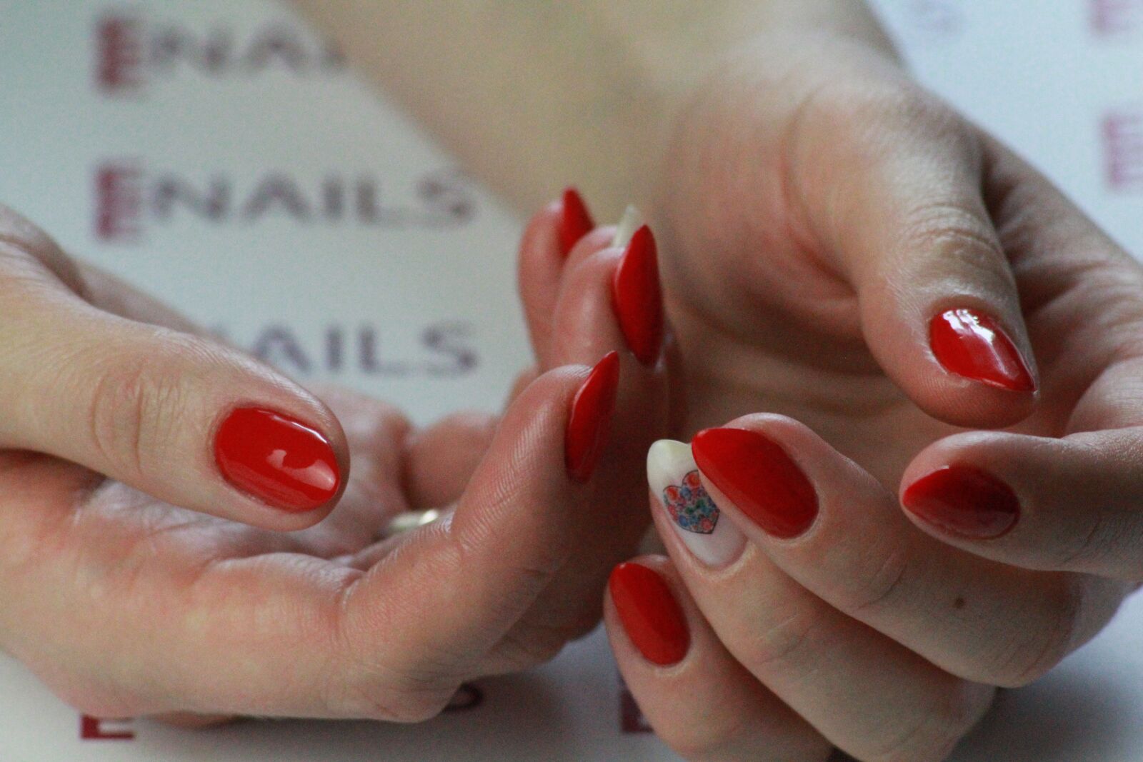 Canon EOS 1200D (EOS Rebel T5 / EOS Kiss X70 / EOS Hi) sample photo. Manicure, woman, toenail photography