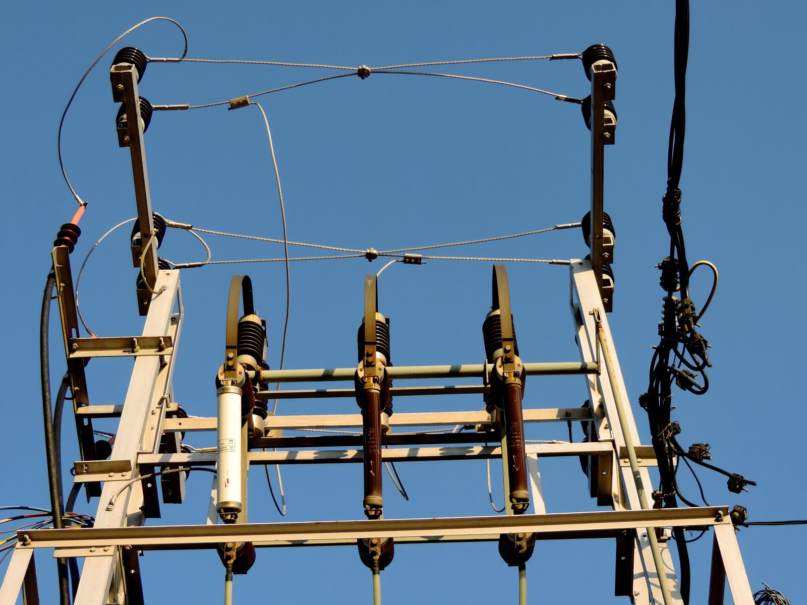 Nikon Coolpix P520 sample photo. Cable, power, electricity, wire photography