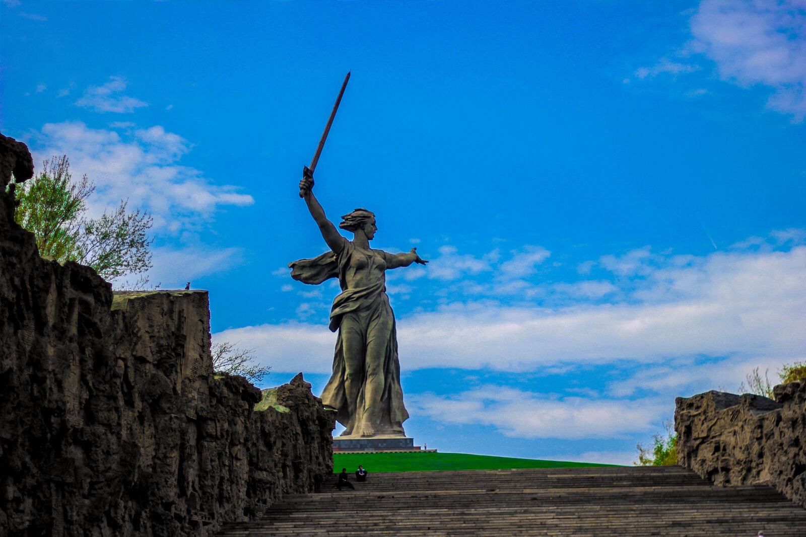 Canon EOS 600D (Rebel EOS T3i / EOS Kiss X5) + Canon EF 50mm F1.8 II sample photo. Architecture, daylight, monument, outdoors photography