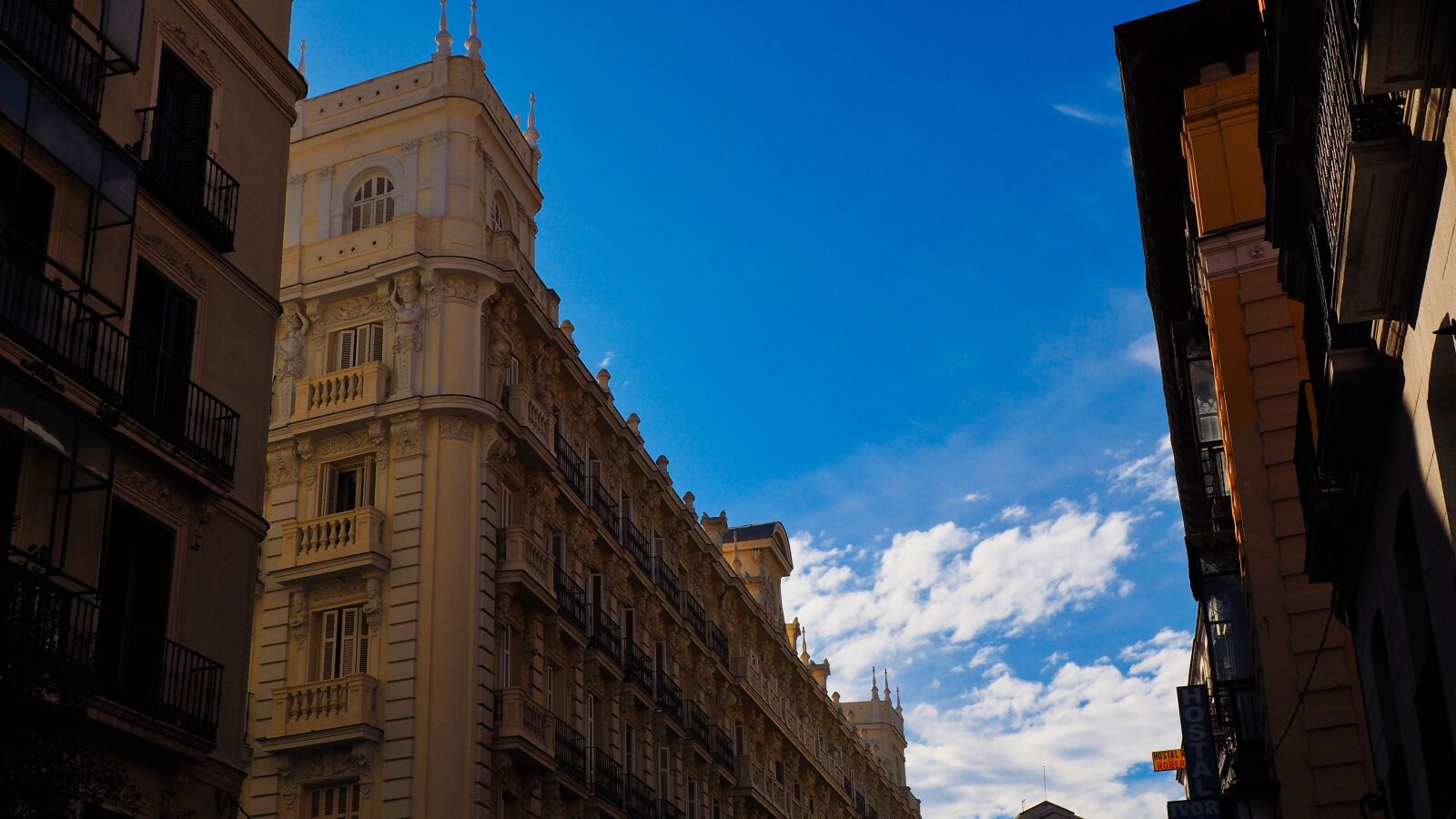 Olympus OM-D E-M10 II sample photo. City, madrid, buildings photography