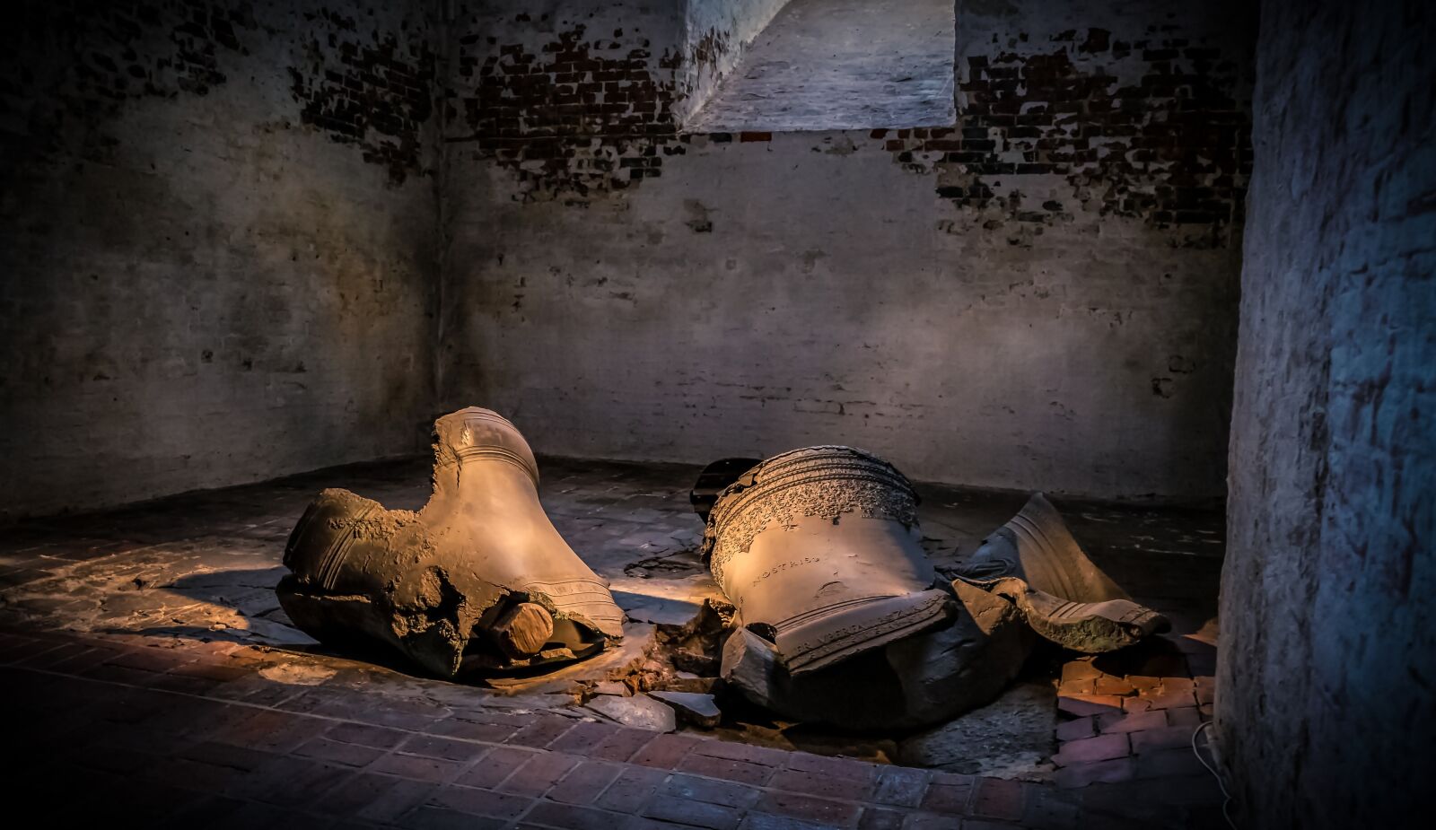 Sony a7 II + Sony FE 28-70mm F3.5-5.6 OSS sample photo. Bells, monument, history photography
