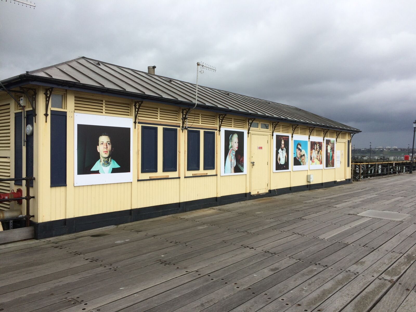 iPhone 5s back camera 4.15mm f/2.2 sample photo. Southend, southend pier, shelter photography
