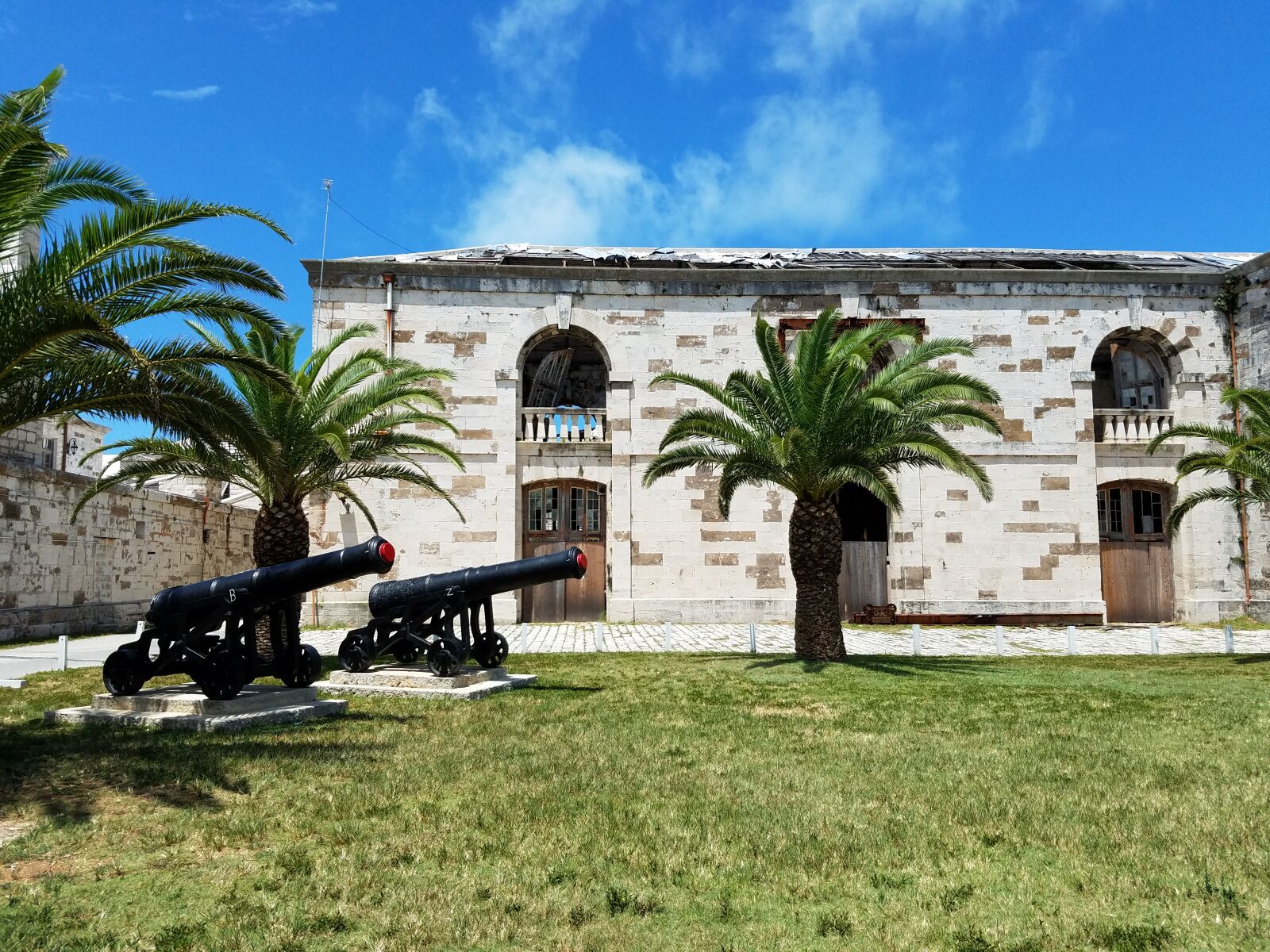 Samsung Galaxy S7 sample photo. Ancient, building, cannons, palm photography