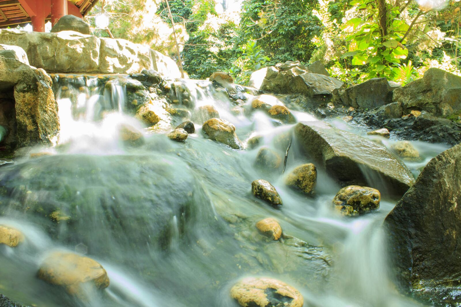 Canon EOS 1300D (EOS Rebel T6 / EOS Kiss X80) sample photo. Stream, waterfall, daytime exposure photography