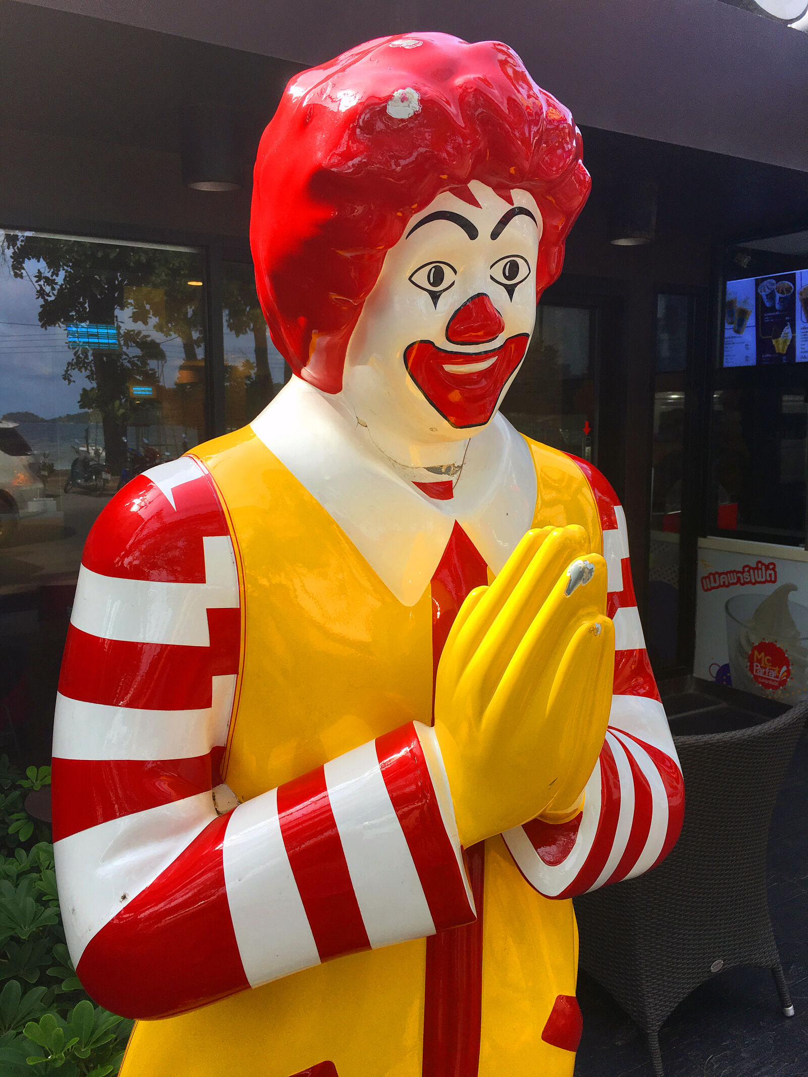 iPhone 6s Plus back camera 4.15mm f/2.2 sample photo. Mcdonalds, phuket, sawadee, ka photography