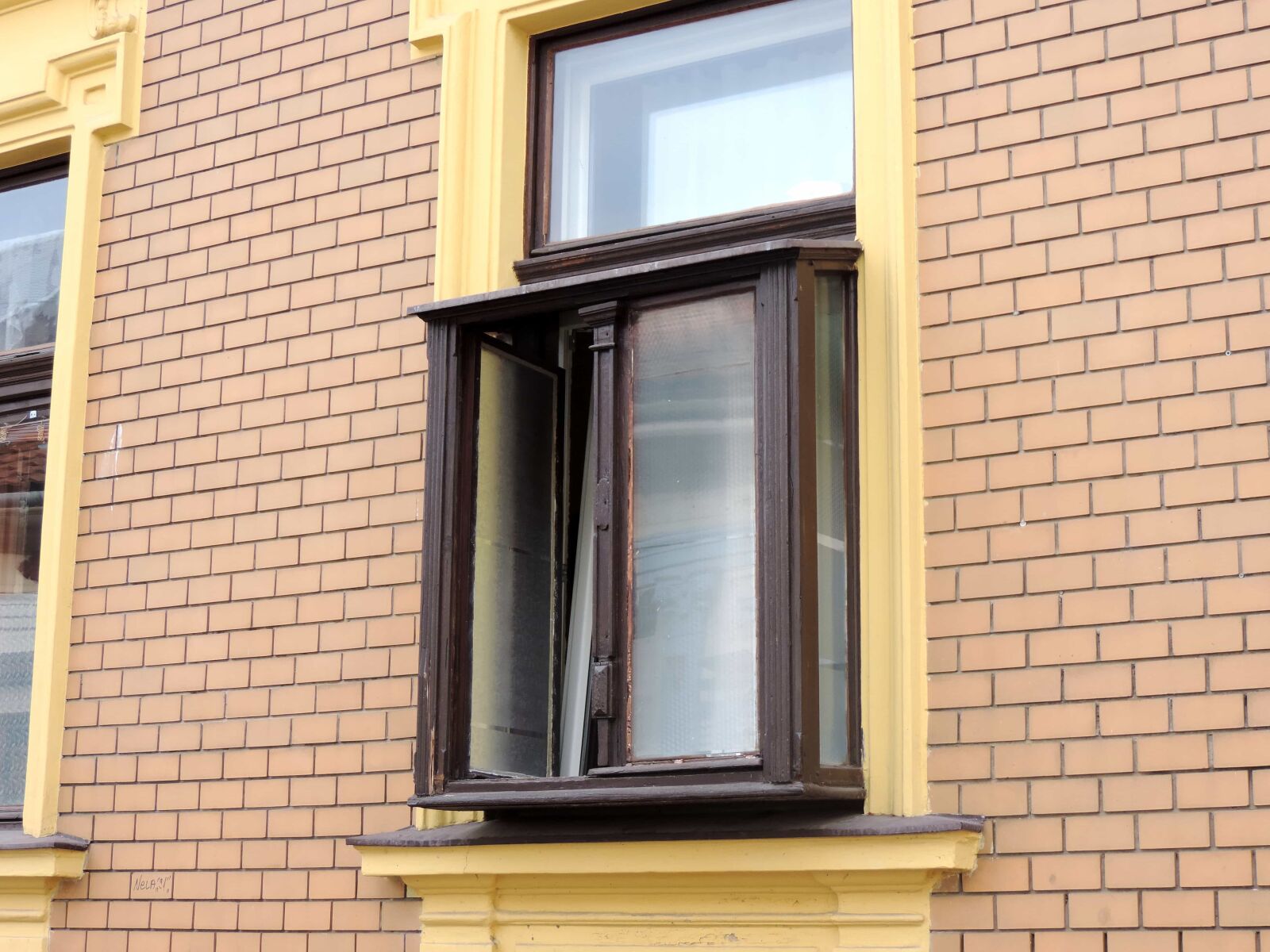 Nikon Coolpix P520 sample photo. Window, sill, architecture, house photography