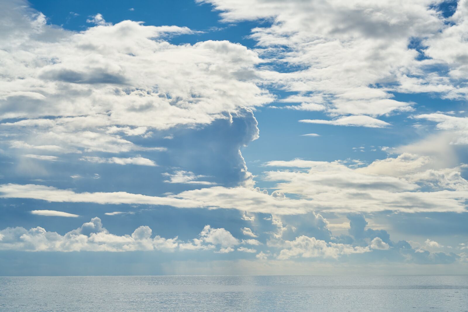 Sigma 85mm F1.4 DG HSM Art sample photo. Cloud, blue, sky photography