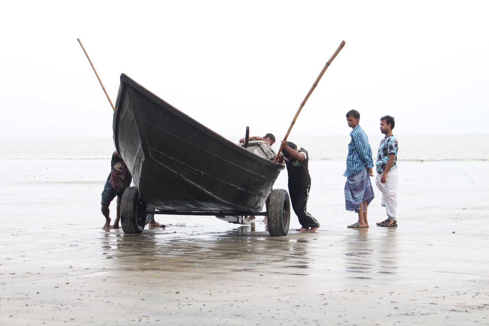 Canon EOS 700D (EOS Rebel T5i / EOS Kiss X7i) sample photo. People, water, sea photography