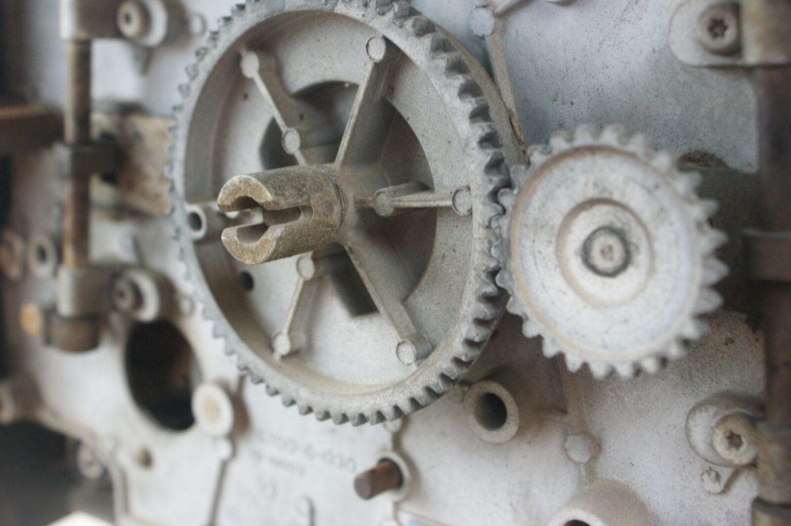 Sony Alpha DSLR-A350 + Sony DT 18-70mm F3.5-5.6 sample photo. Antique, cogs, gaspump, gears photography